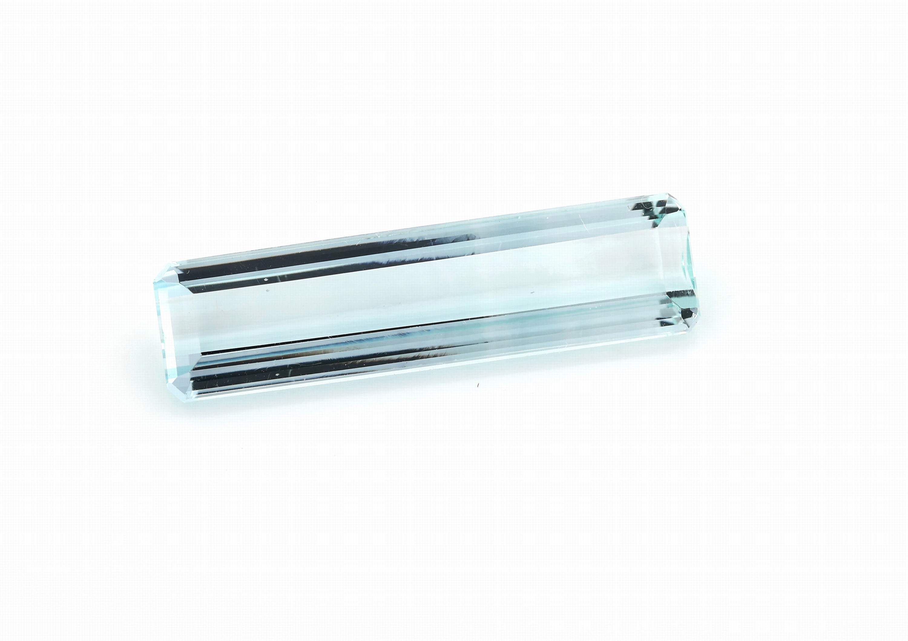Loser Aquamarin-Stab 7.73 ct, facett., ca. 26 x 7 x 5 mm