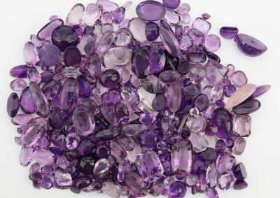 Image Lot loose amethysts total 744.0 ct , different shapes