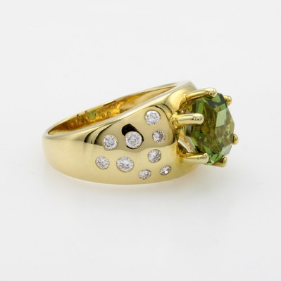 26811720b - Ring mit Turmalin und Brillanten, GG 585/000, grüner Turmalin im Hexagonschliff ca. ...