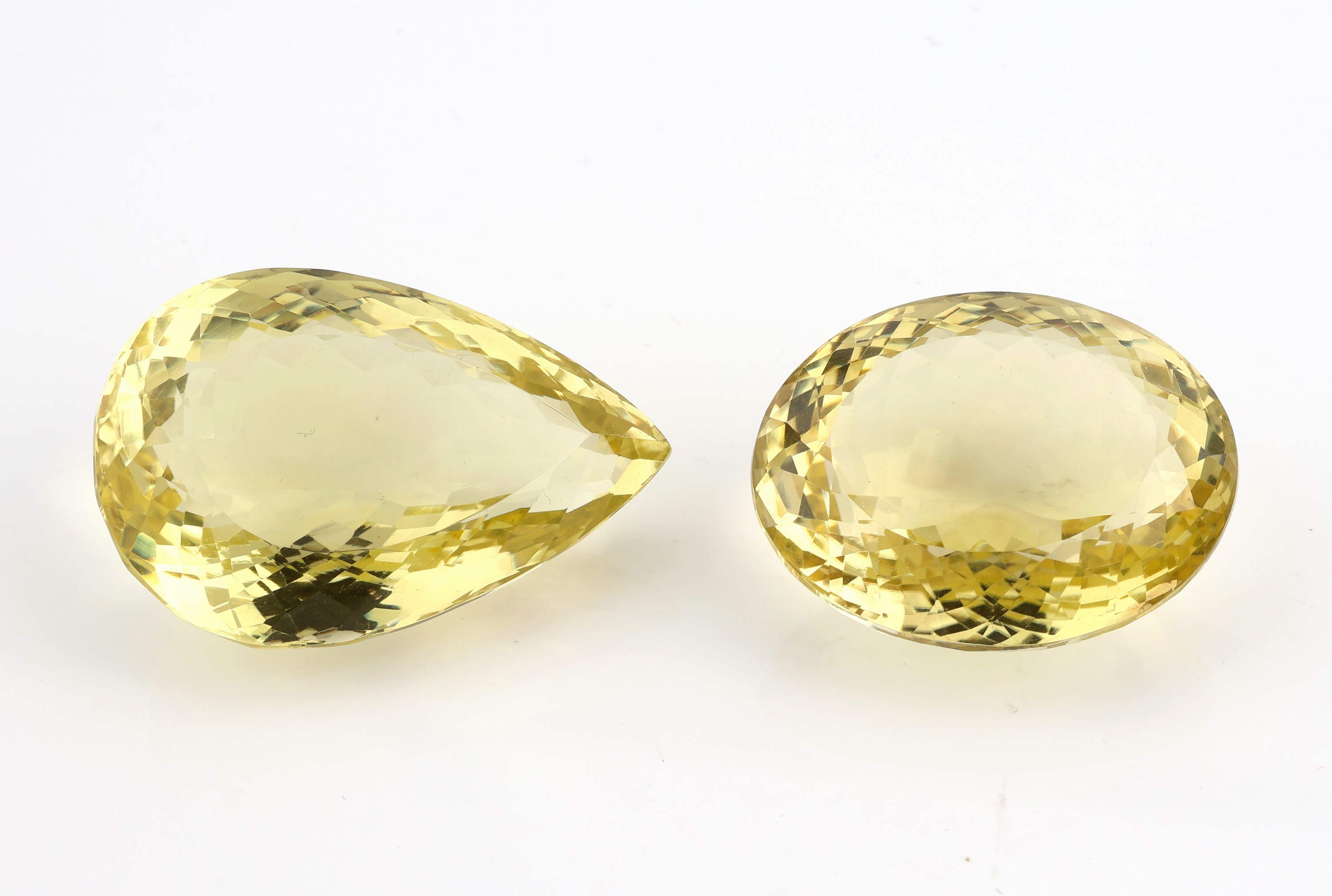 Lot 2 lose Lemoncitrine zus. 239 ct, ovalfacett. und Tropfen