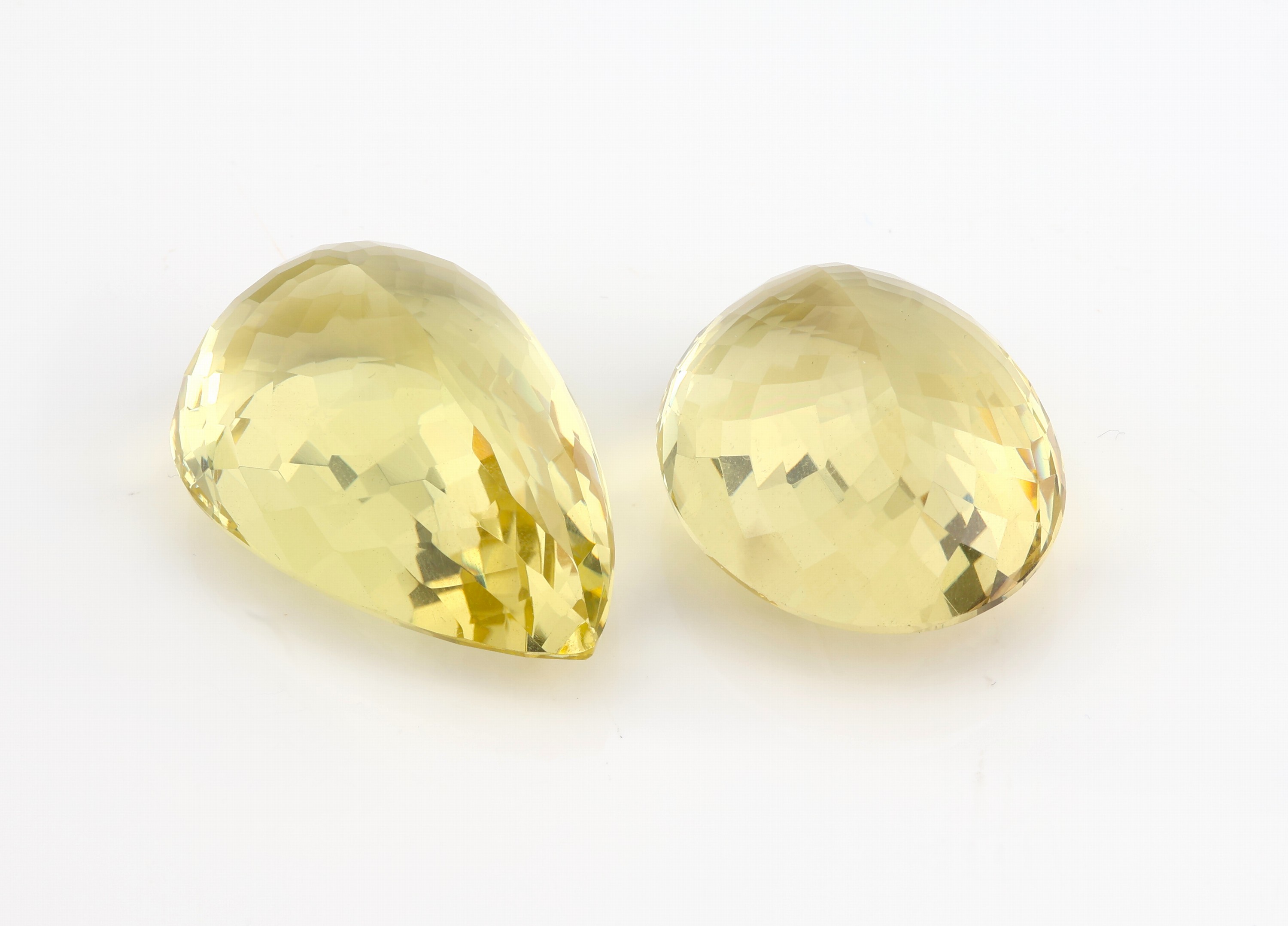 Detail a: Lot 2 lose Lemoncitrine zus. 239 ct, ovalfacett. und Tropfen
