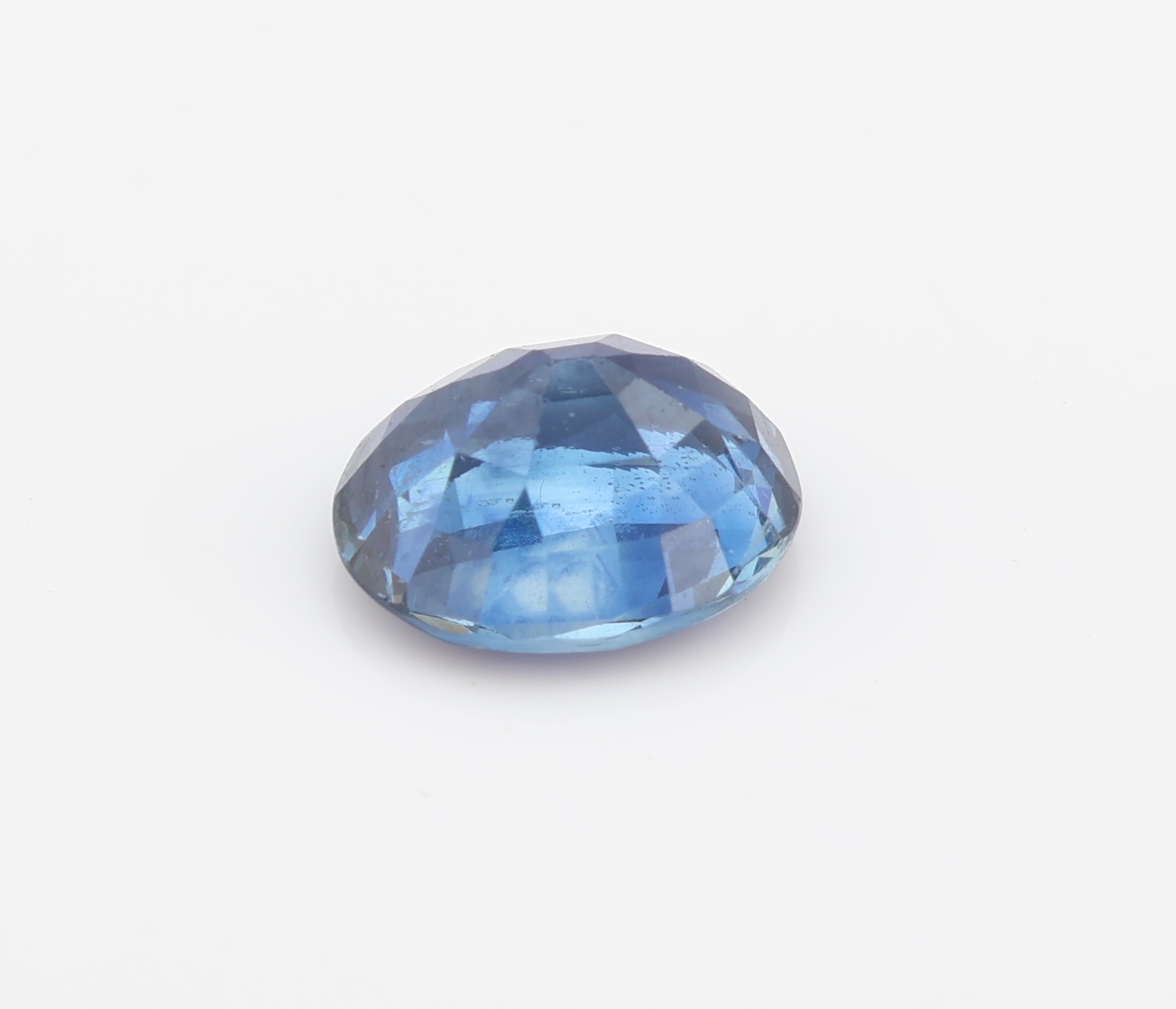 Detail a: Loser ovalfacett. Saphir 1.38 ct, ca. 7 x 6 x 3 mm