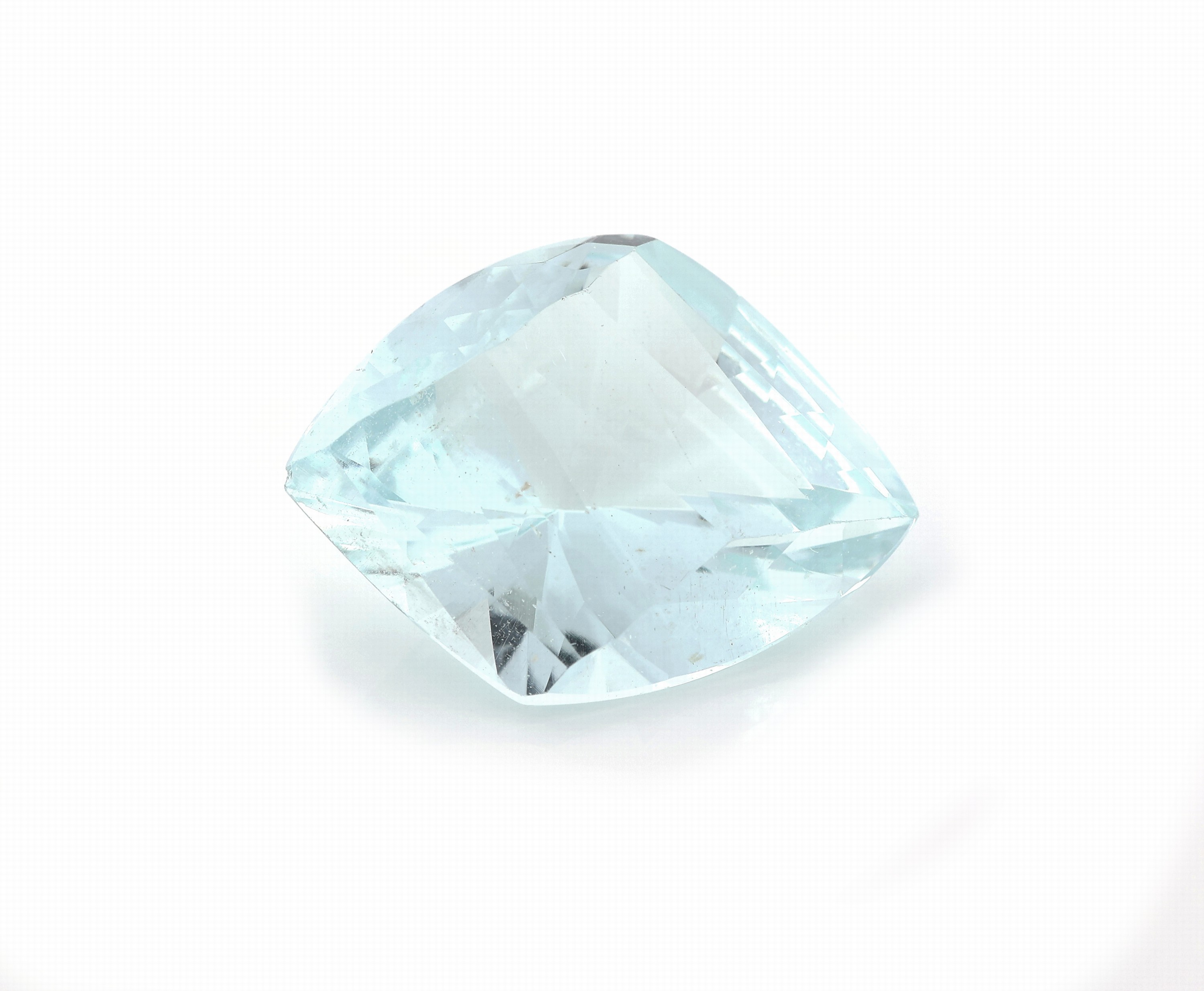 Loser Aquamarin im Fantasieschliff 11.36 ct, ca. 19.5 x 15 x 9 mm