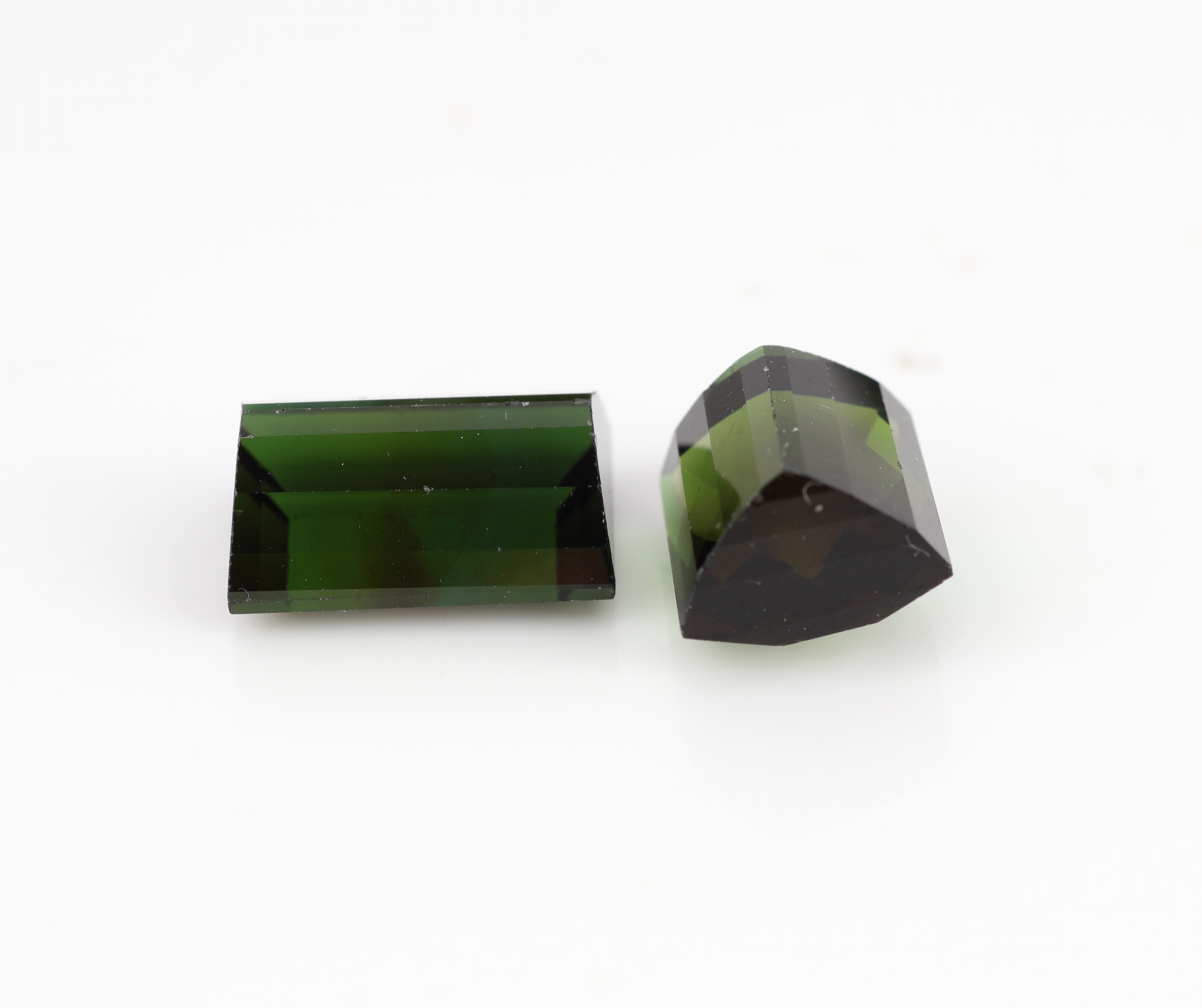 Detail b: Lot 11 lose Turmaline zus. ca. 32.90 ct, gute Farbe, versch. Schliffformen