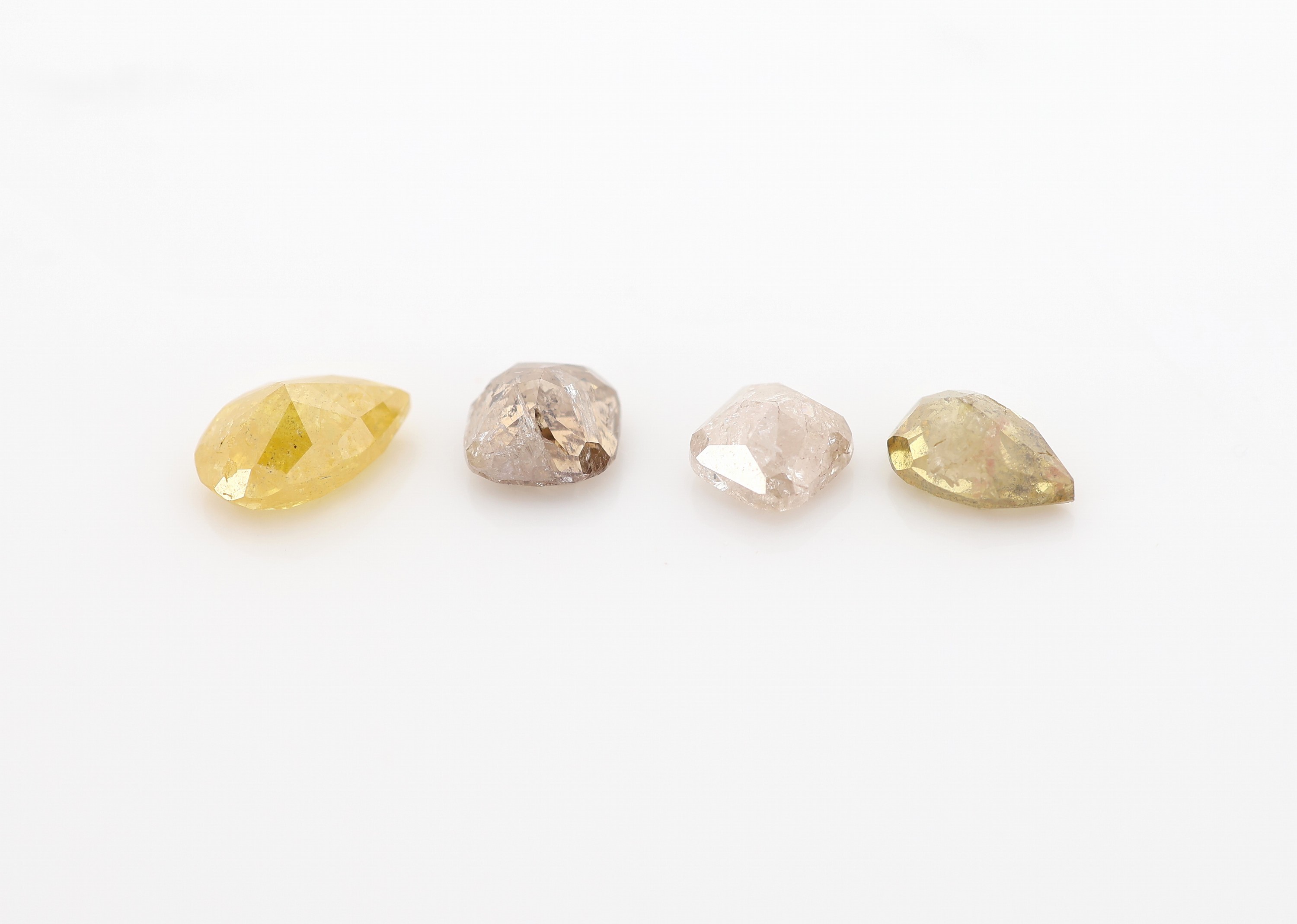 Detail a: Lot 4 naturfarbene Diamanten 1.65 ct, versch. Schliffformen