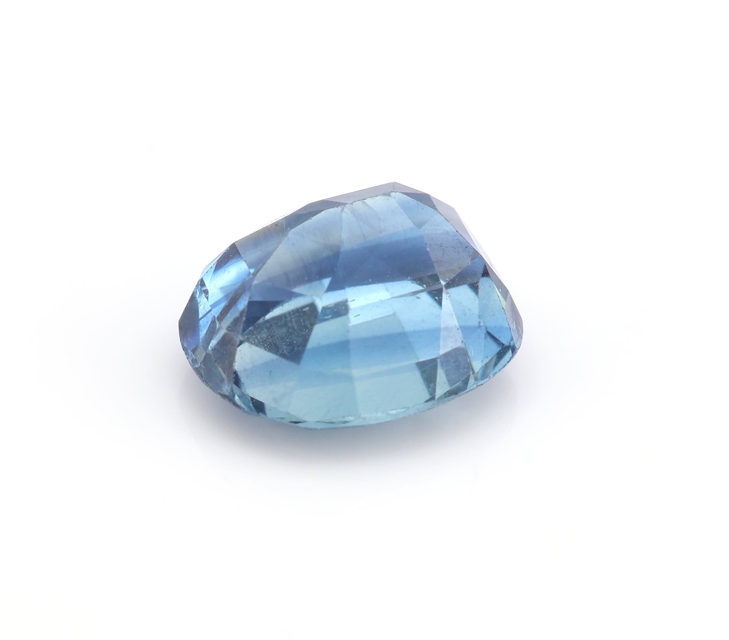 Detail a: Loser ovalfacett. Saphir 3.22 ct, ca. 9 x 8 x 5 mm