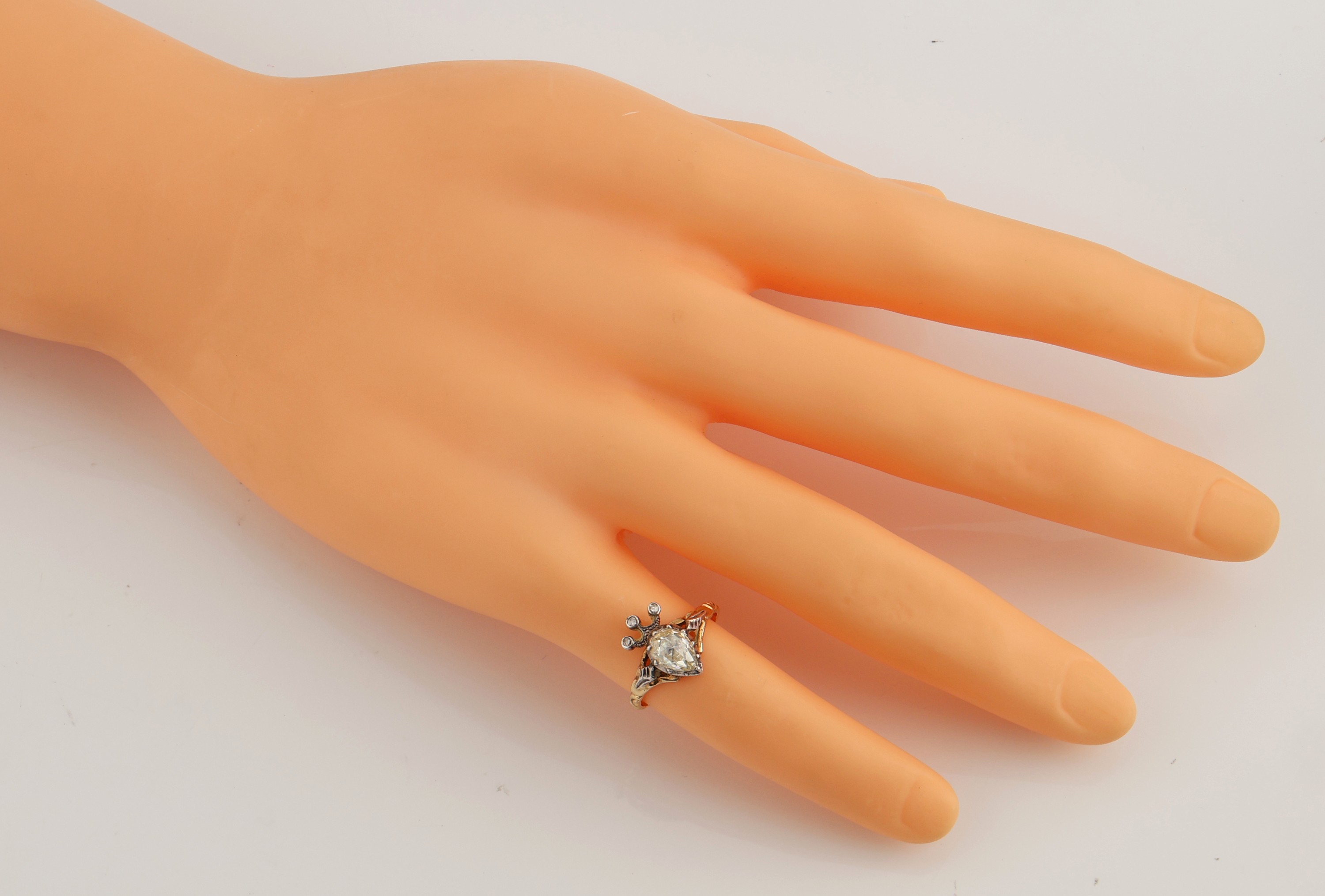 Detail a: 14 kt Gold Diamant-Ring, um 1770/80, GG 585/000 und Silber, Niederlande, Meistermarke GM4, 1 tropfenf. Diamantrose ca. 0.72 ct get. Weiss/p, 3 kl. ...