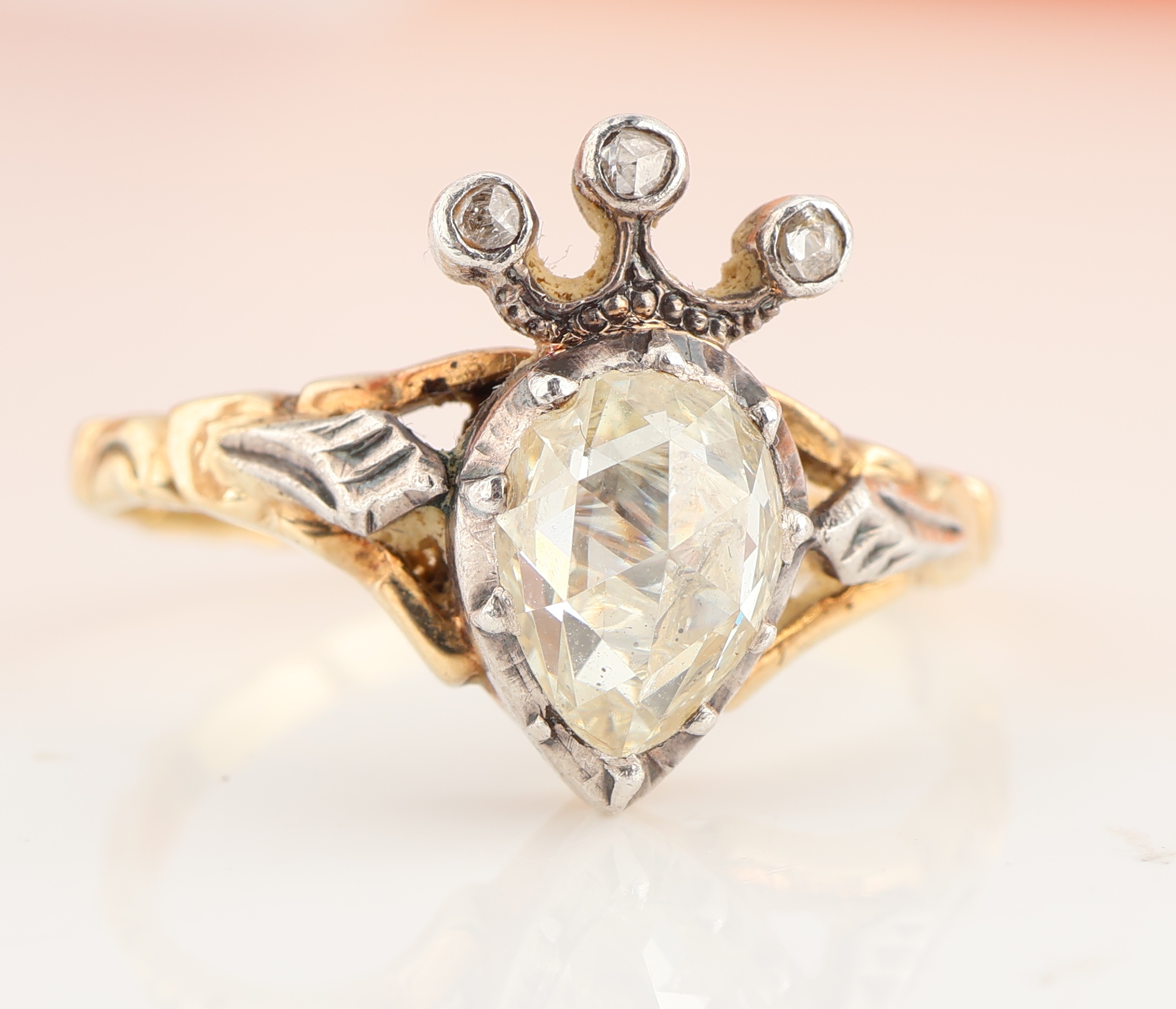 Detail c: 14 kt Gold Diamant-Ring, um 1770/80, GG 585/000 und Silber, Niederlande, Meistermarke GM4, 1 tropfenf. Diamantrose ca. 0.72 ct get. Weiss/p, 3 kl. ...