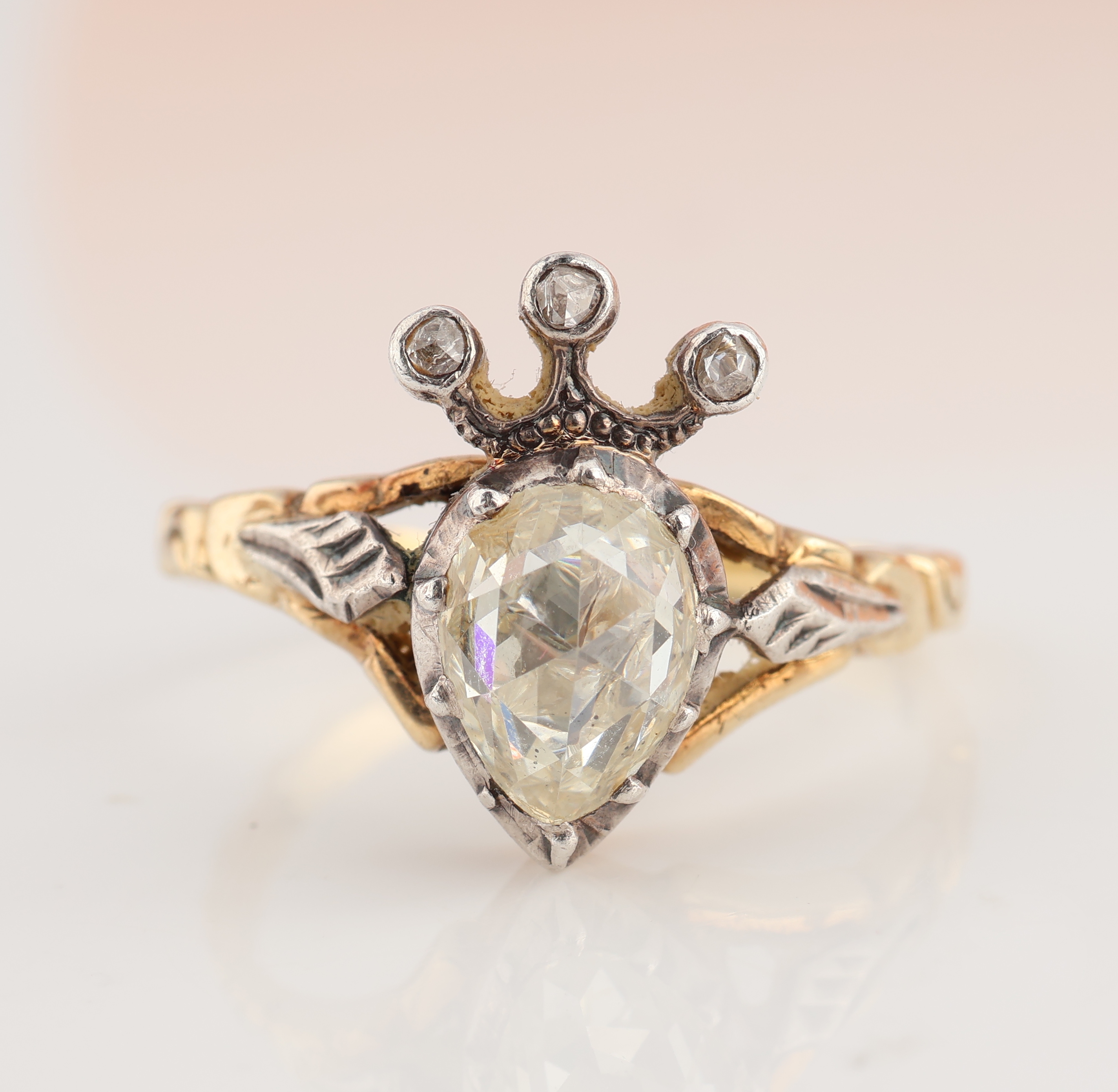 Detail e: 14 kt Gold Diamant-Ring, um 1770/80, GG 585/000 und Silber, Niederlande, Meistermarke GM4, 1 tropfenf. Diamantrose ca. 0.72 ct get. Weiss/p, 3 kl. ...