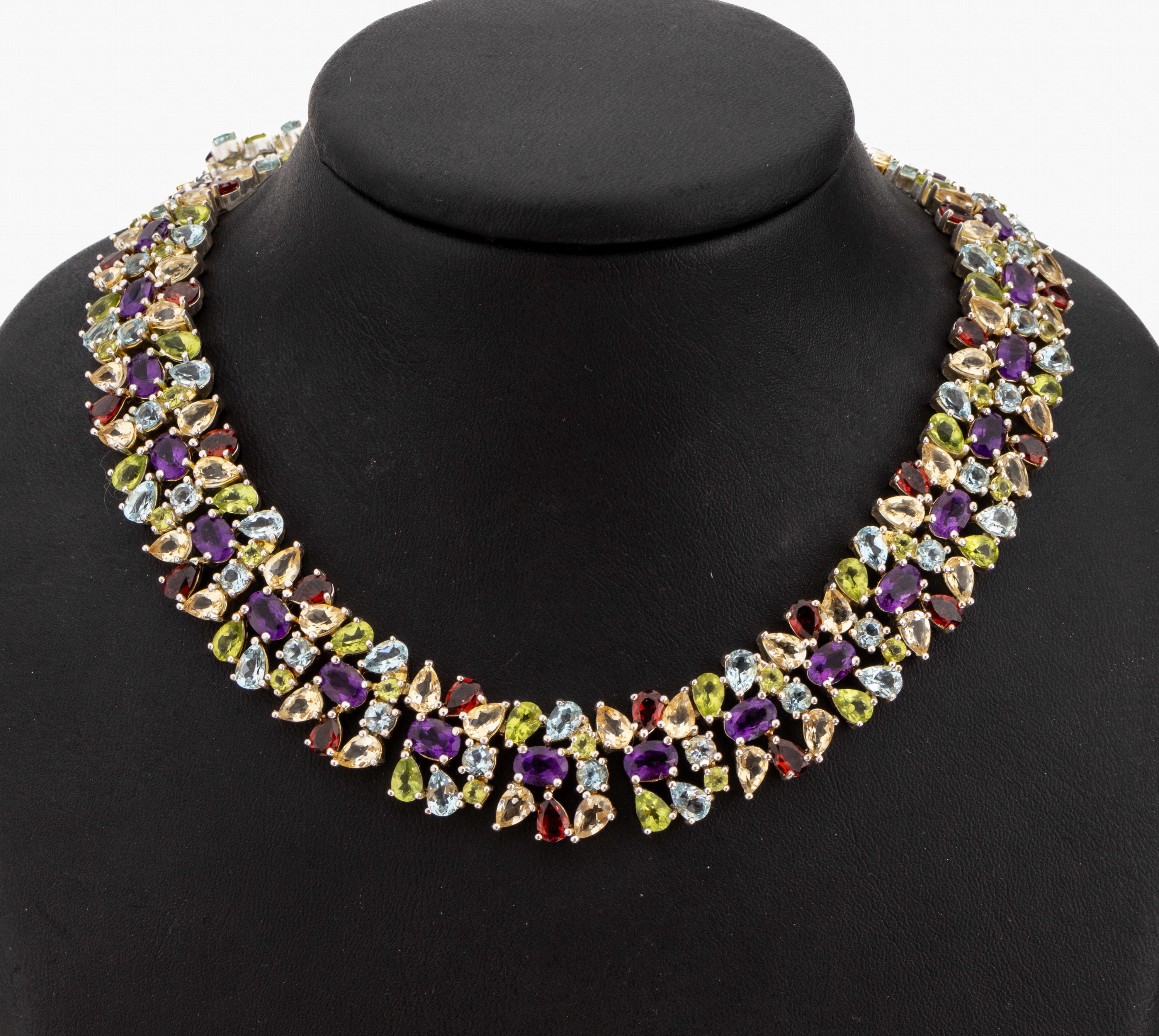 Prunkvolles Farbstein-Collier, 925er Silber, ca. 300 facett. Amethyste, Peridots, Topase (beh.), Citrine und Granate in versch. Schliffformen und ...