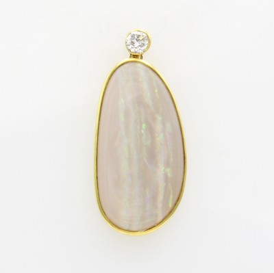 Image Anhänger mit Opal und Brillant, GG 585/000, Opal in glatter, schmaler Fassung ca. 7 ...
