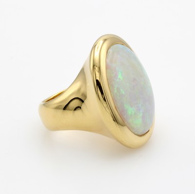 26811861b - Ring mit Opal, GG 750/000, massive Ausführung, ovaler Opal m. schönem ...