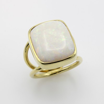 Image Ring mit Opal, GG 585/000, viereck. Opal in glatter, schmaler Fassung ca. 15.4 ct, ...