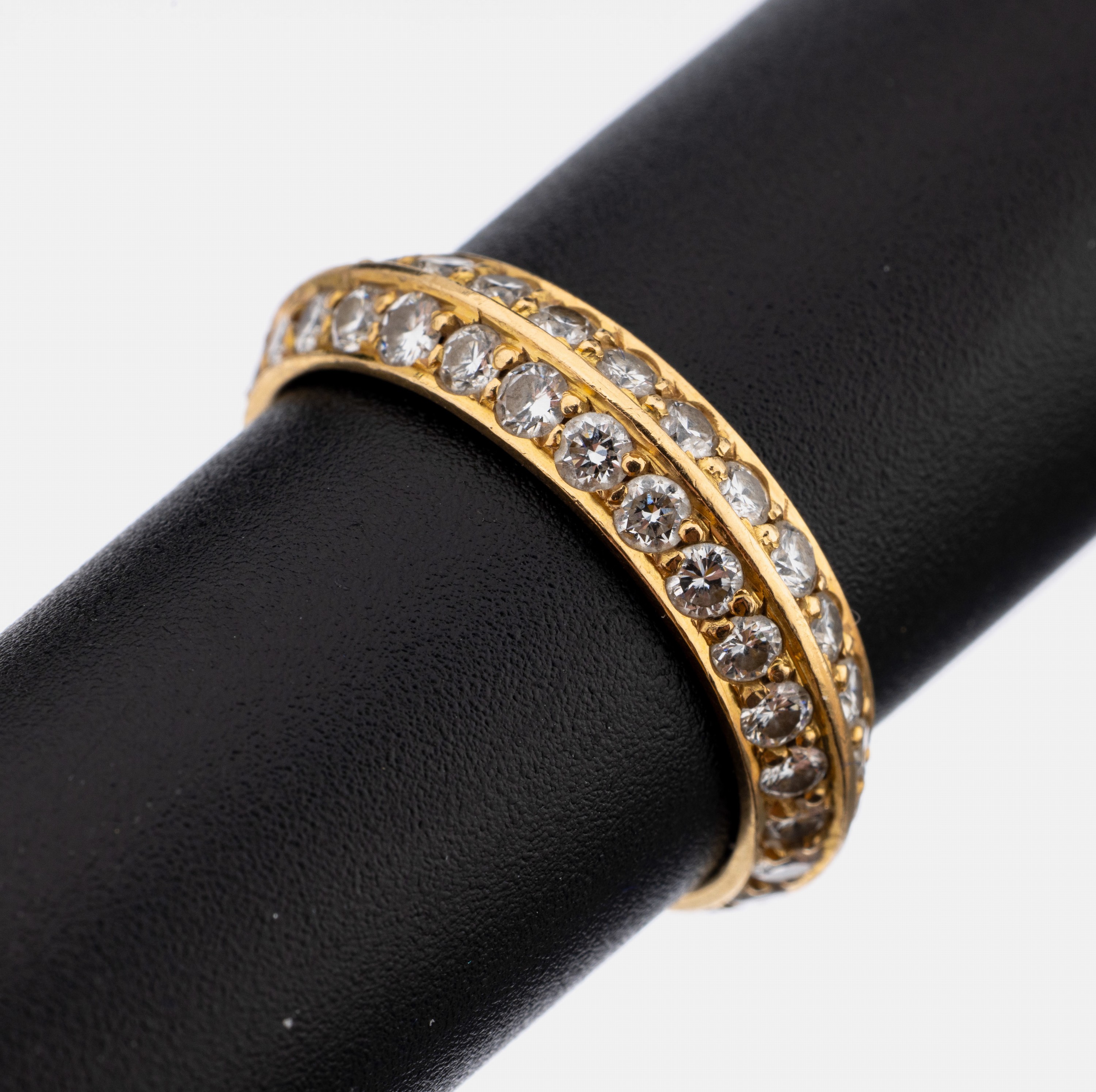 18 kt Gold Brillant-Ring, GG 750/000, 56 Brillanten zus. ca. 1.70 ct (grav.) feines Weiß-Weiß/si, RW 54, ca. 3.5 g