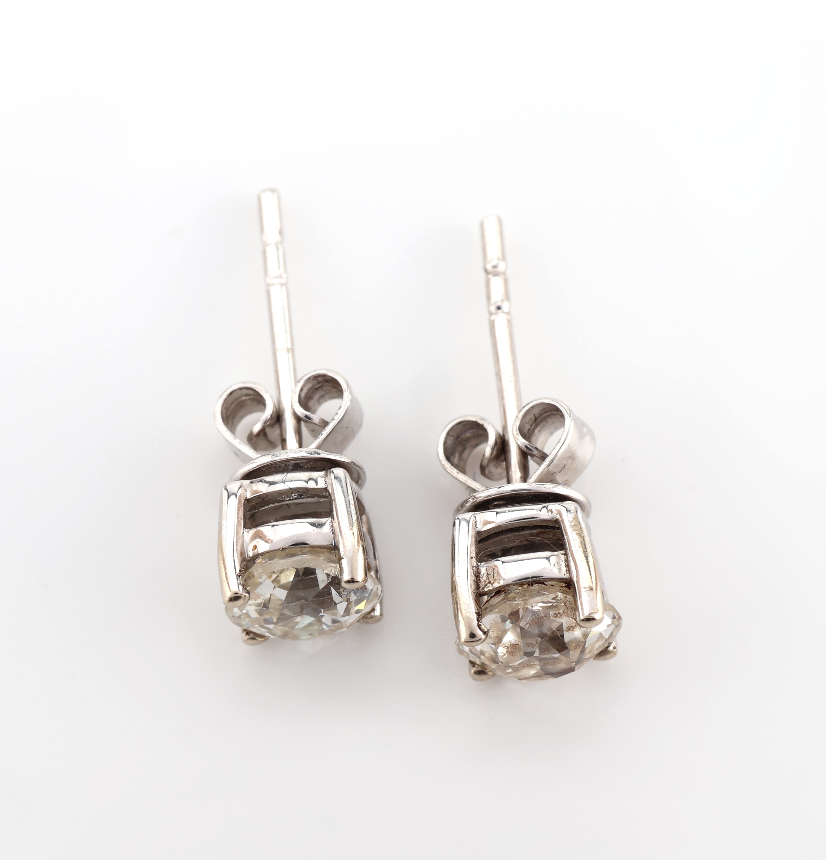 Detail a: Paar 14 kt Gold Diamant-Ohrstecker, WG 585/000, 2 Altschliff-Diamanten zus. ca. 1.29 ct Weiß/si