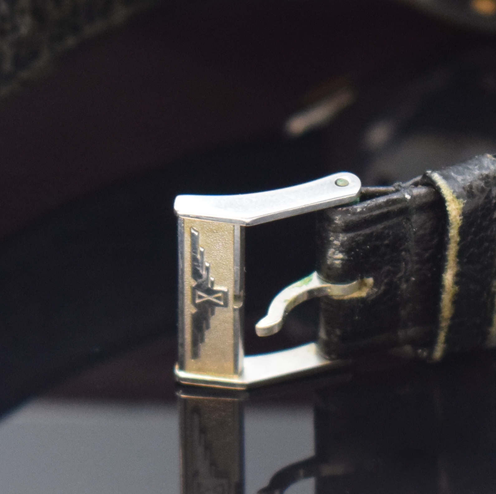 Detail b: LONGINES Herrenarmbanduhr in Stahl, Schweiz um 1964, Handaufzug, neutr. Lederband m. orig. Dornschl., silb. Zifferbl. m. silb. Std.-Ind., silb. ...