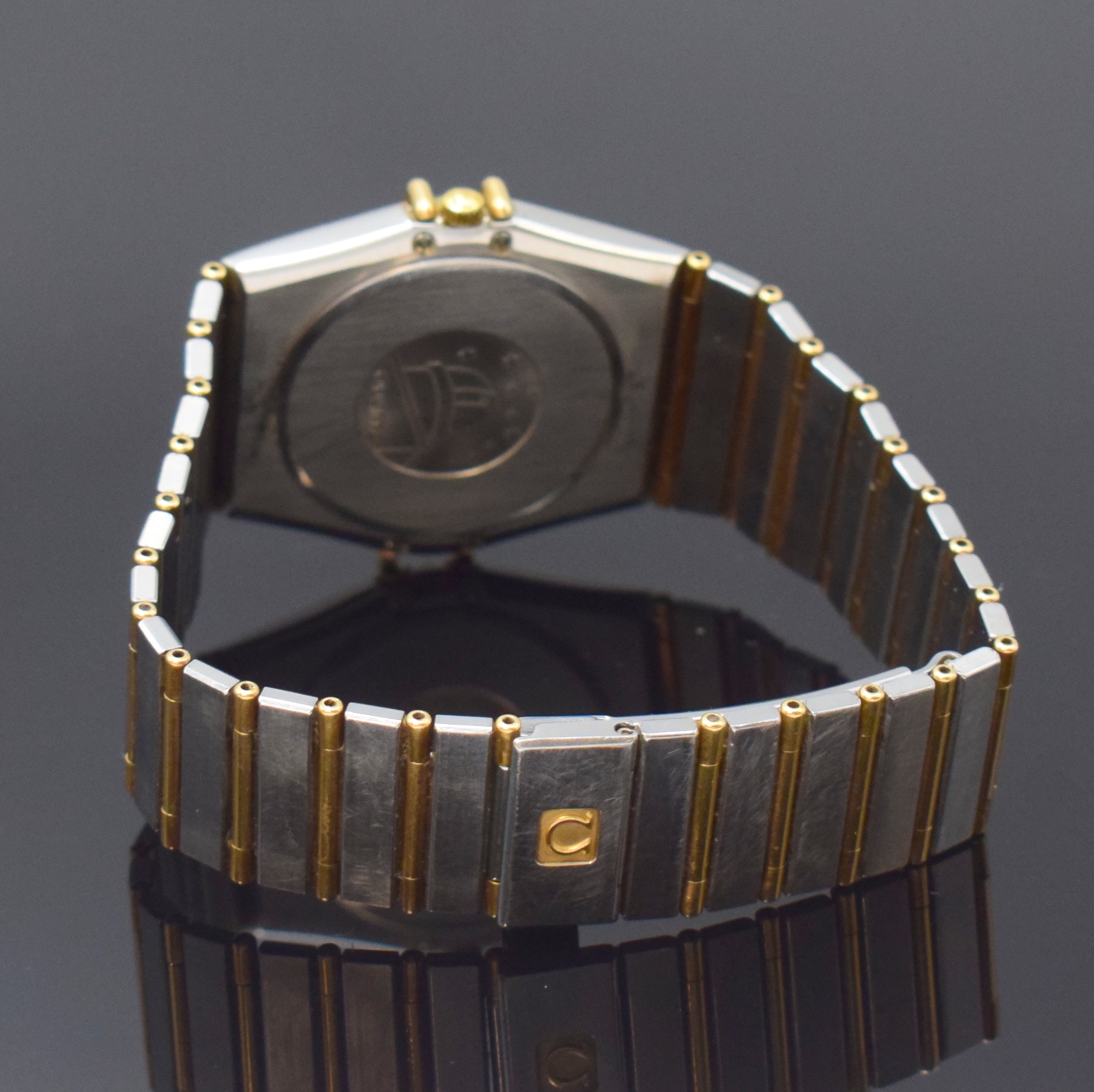 Detail b: OMEGA Constellation Armbanduhr in Stahl/Gold Referenz 398.0876, Schweiz um 2000, quarz, orig. Gliederband m. Faltschl., Boden aufgedr., Lünette m. ...