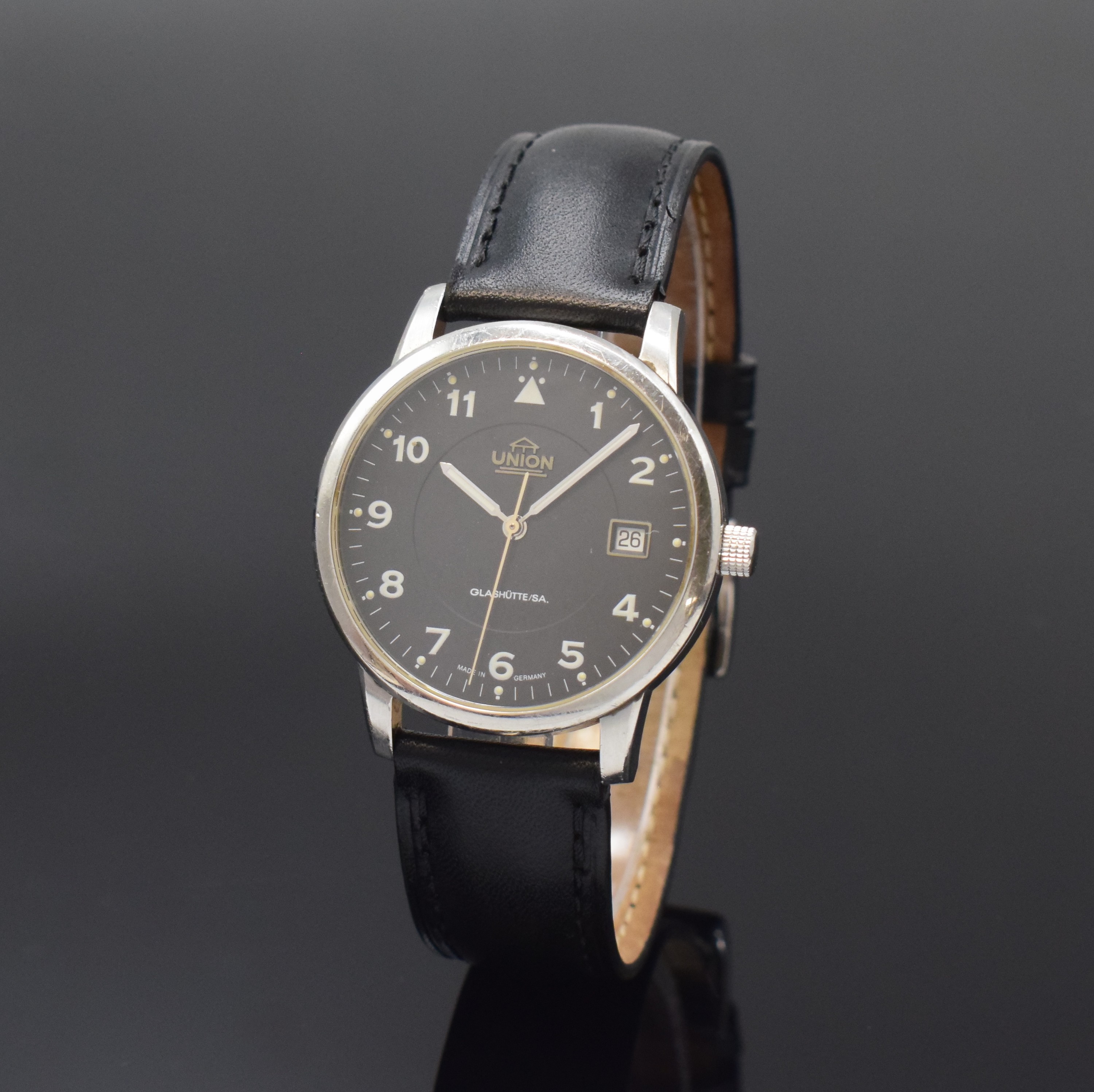 UNION GLASHÜTTE Herrenarmbanduhr in Stahl, Deutschland um 2010, Automatik, beids. vergl. Geh. dell., Boden verschr., schwarzes Zifferbl. m. arab. ...