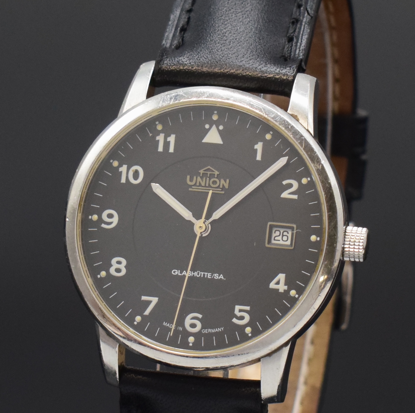 Detail a: UNION GLASHÜTTE Herrenarmbanduhr in Stahl, Deutschland um 2010, Automatik, beids. vergl. Geh. dell., Boden verschr., schwarzes Zifferbl. m. arab. ...