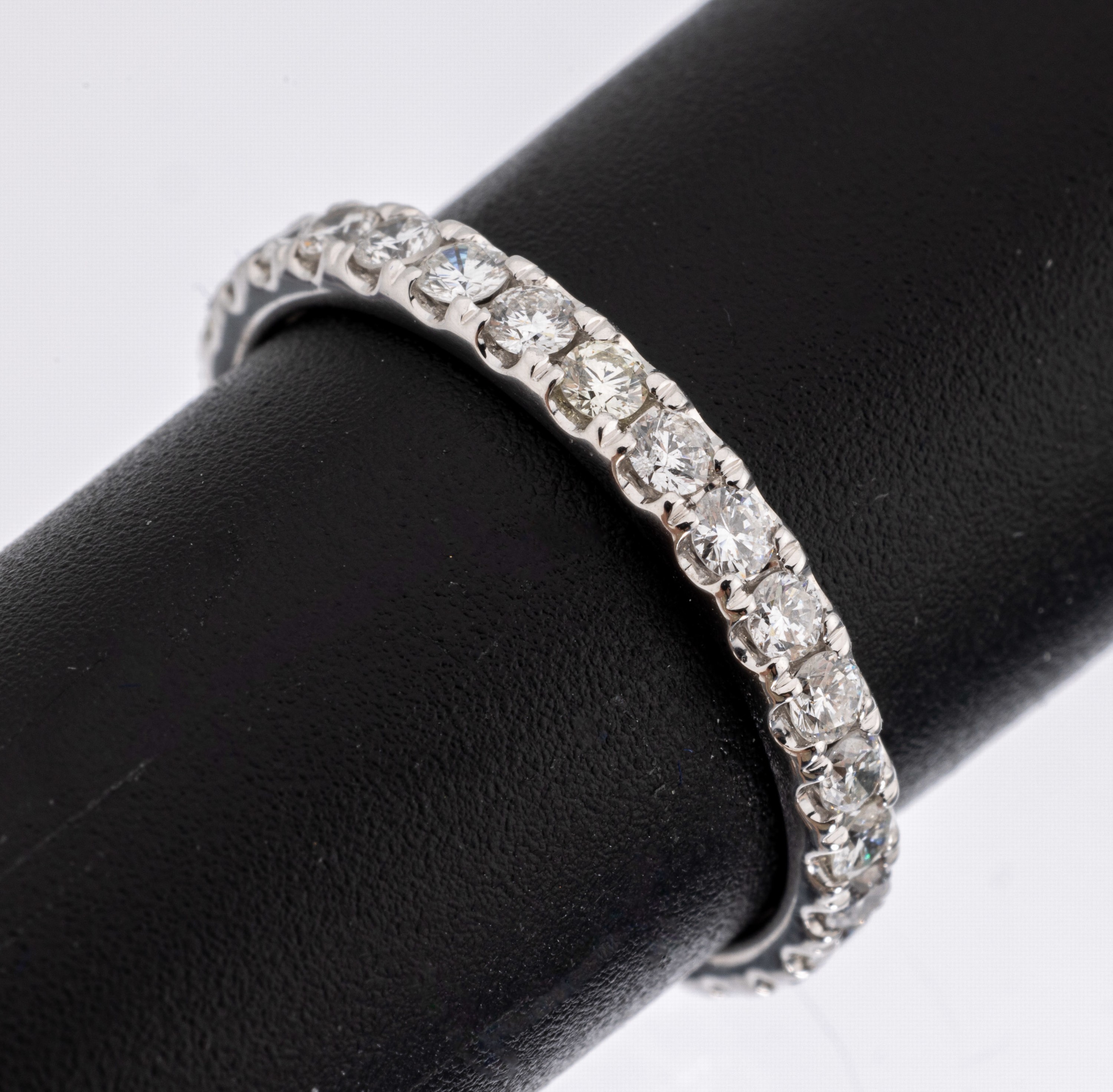 14 kt Gold Brillant-Memoryring, WG 585/000,Brillanten zus. ca. 0.92 ct feines Weiß -Weiß/lr-si, RW 55, ca. 2.1 g