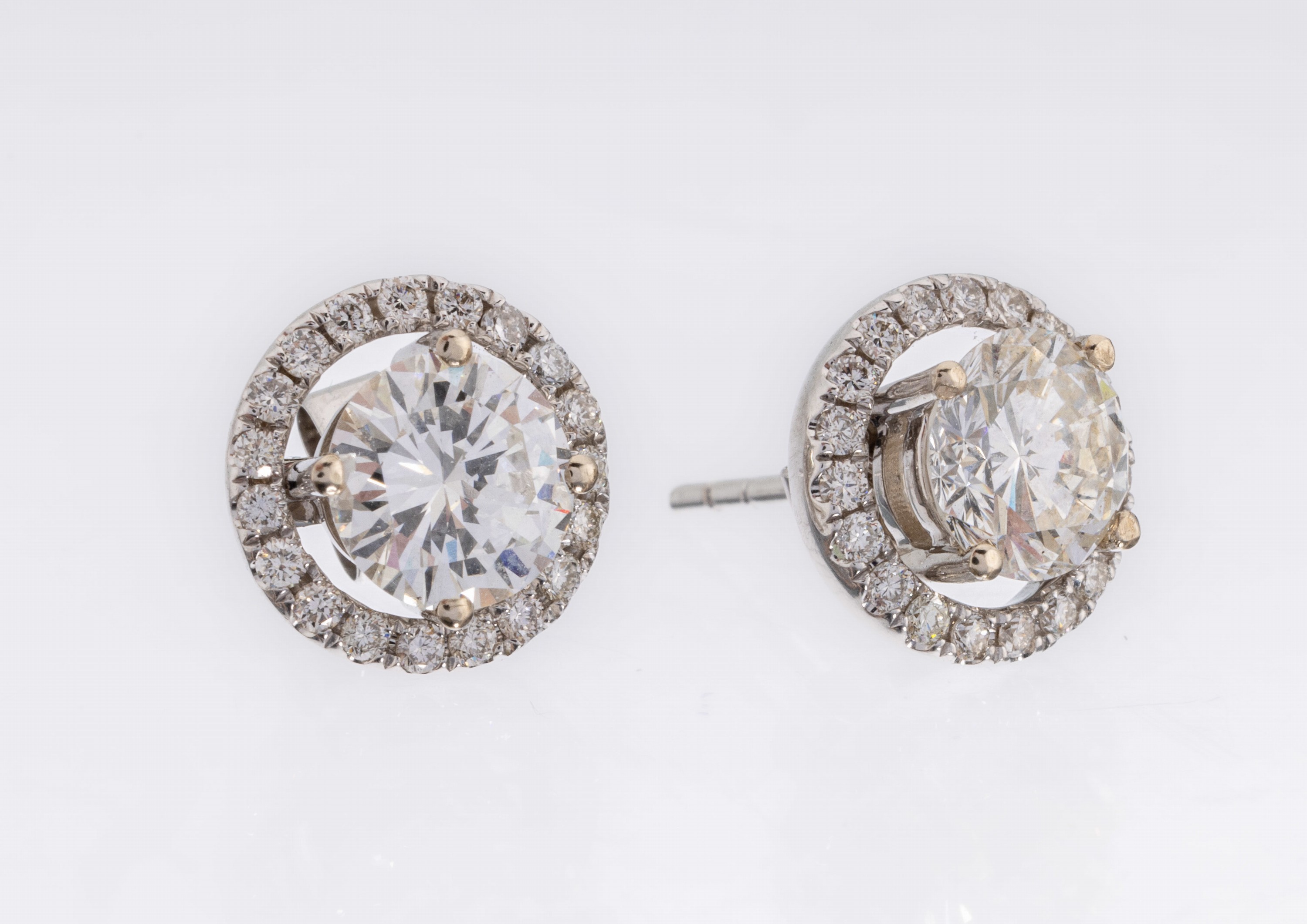 Paar 18 kt Gold Brillant-Ohrstecker, GG 750/000, 2 Brillanten zus. ca. 1.70 ct Weiß/lr-vs, abnehmbarer Kranz aus Brillanten zus. ca. 0.31 ct ...