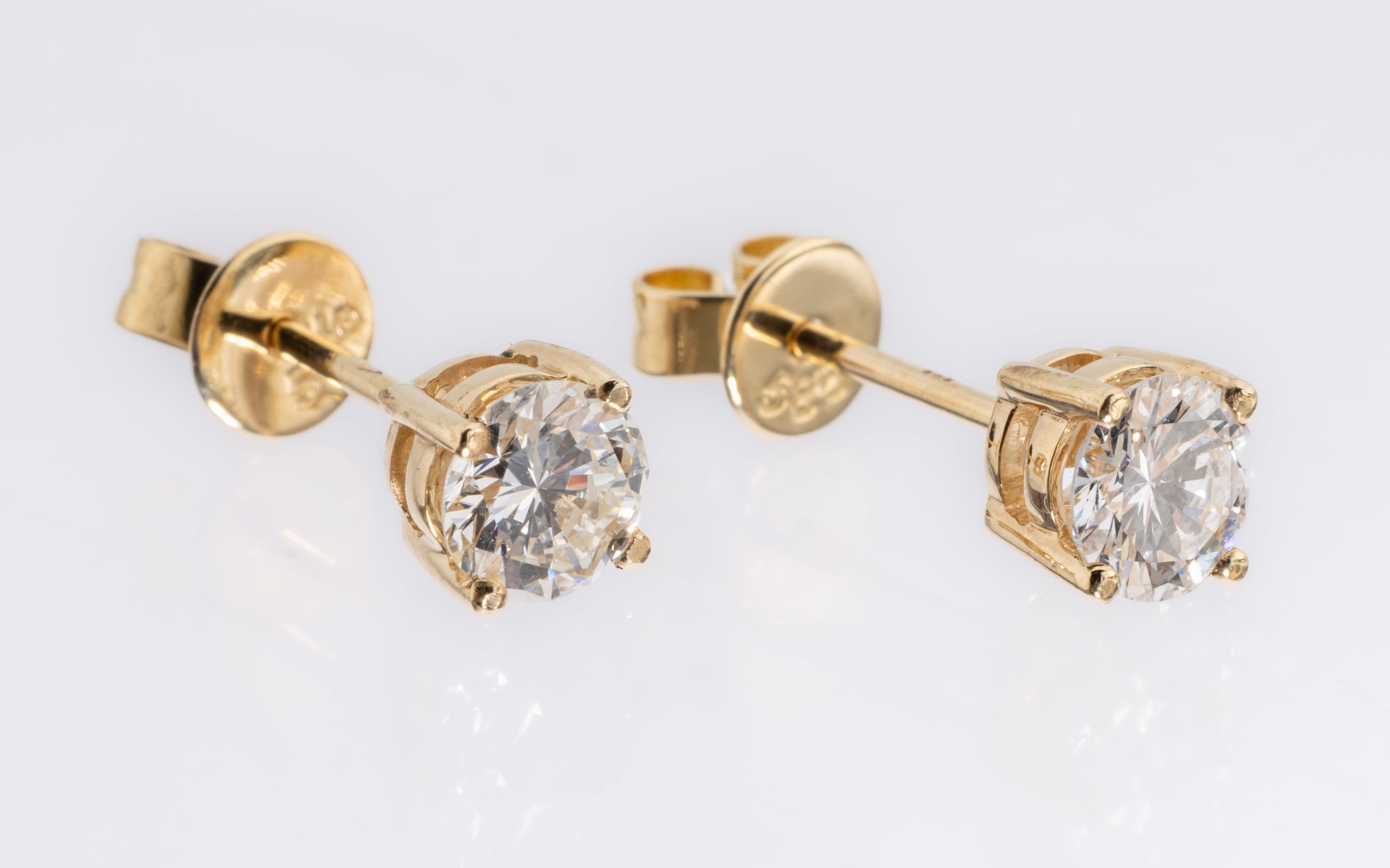 Paar 14 kt Gold Brillant-Ohrstecker, GG 585/000, 2 Brillanten zus. ca. 1.08 ct Weiß/vvs-si