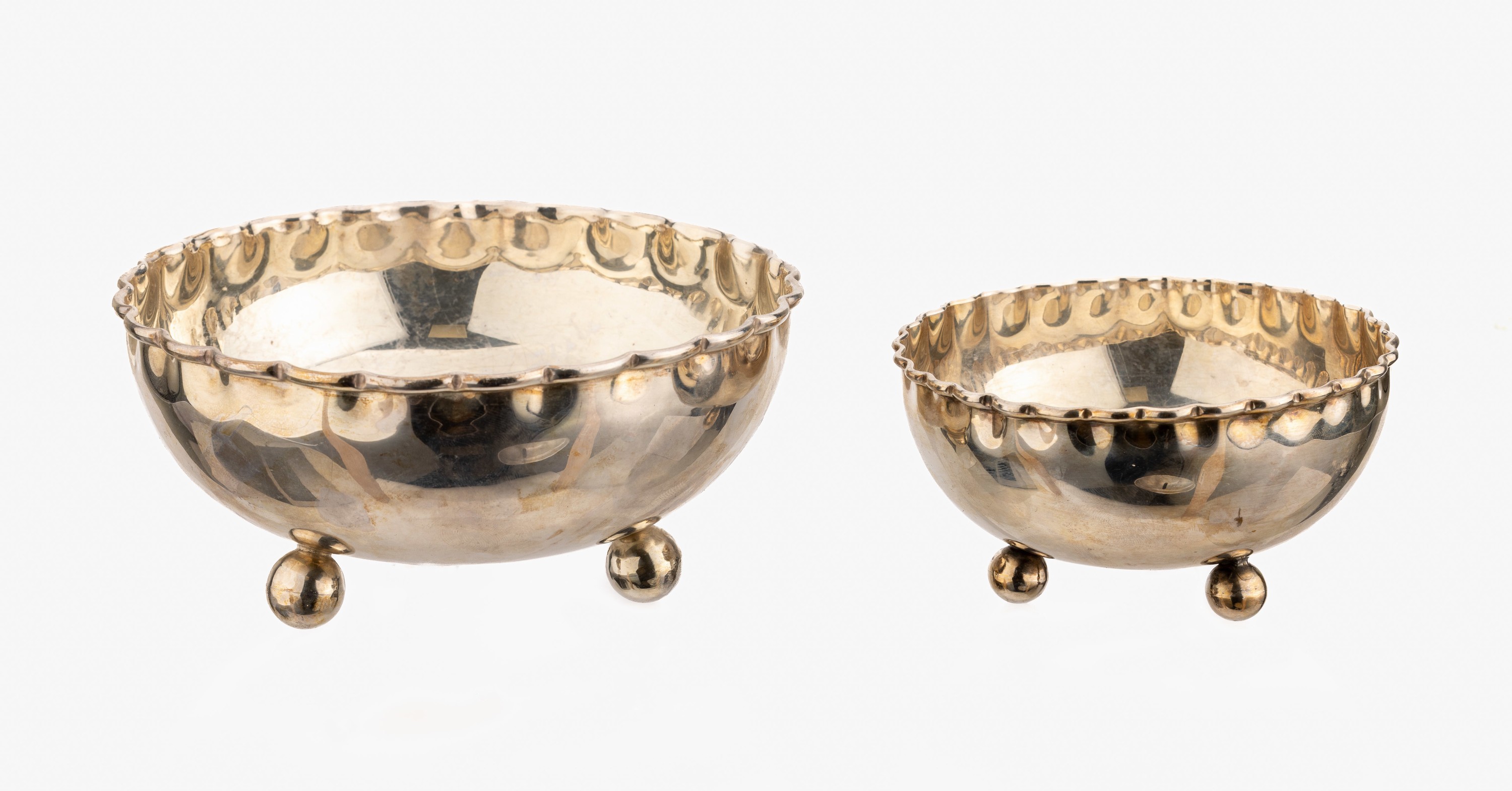 Set 2 Anbietschalen, 925er Silber, Mexiko, Rand gewellt, 1 x D. ca. 16.5 cm, H. ca. 8 cm,1 x D. ca. 12 cm, H. ca. 6.5 cm auf 3 Kugelfüssen, ca. 480 ...