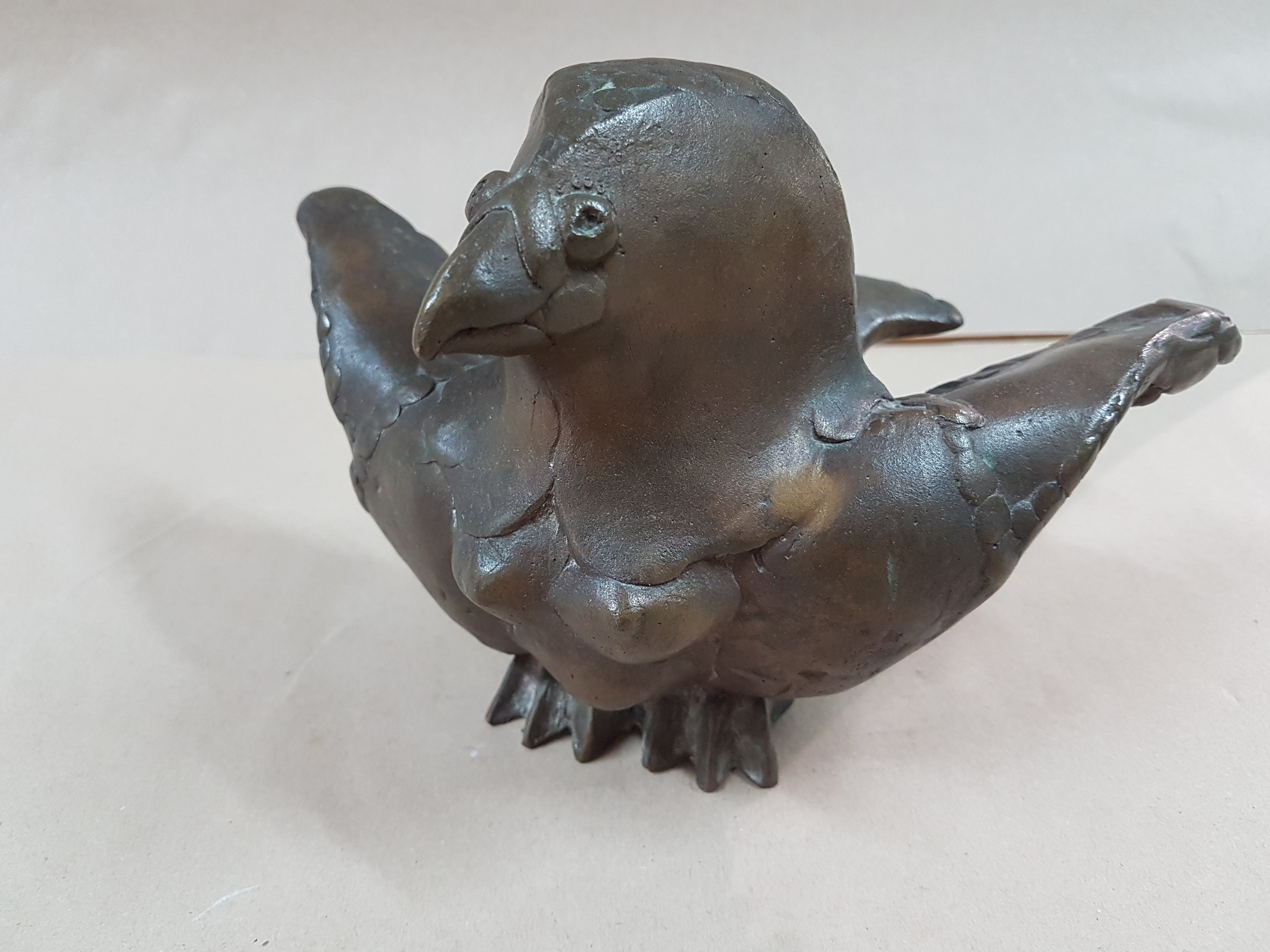 Detail a: Gernot Rumpf, geb. 1941 Kaiserslautern, Taubendritsche, Bronzeguss, signiert, ca. 14x16x21cmcm