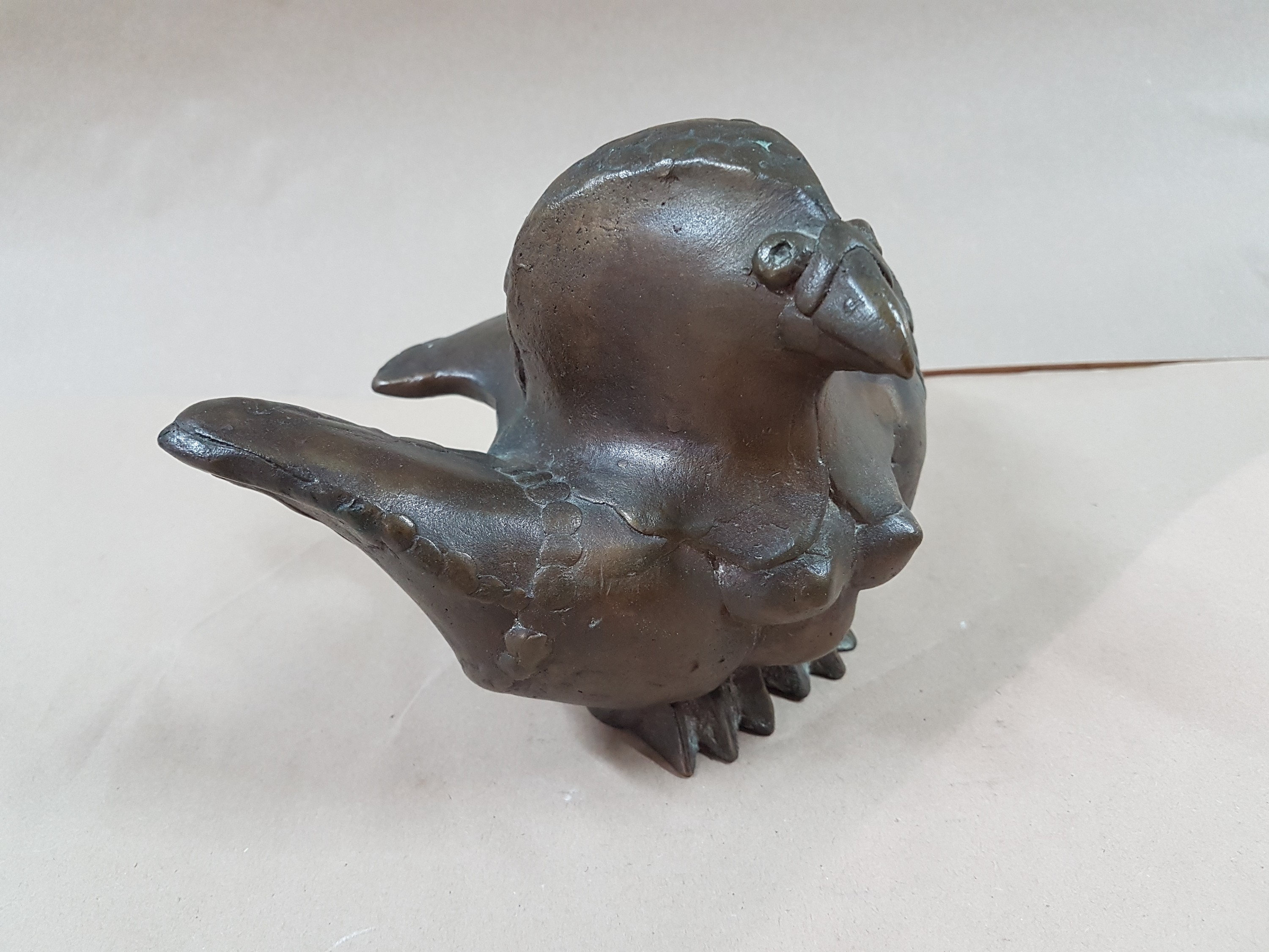 Detail b: Gernot Rumpf, geb. 1941 Kaiserslautern, Taubendritsche, Bronzeguss, signiert, ca. 14x16x21cmcm