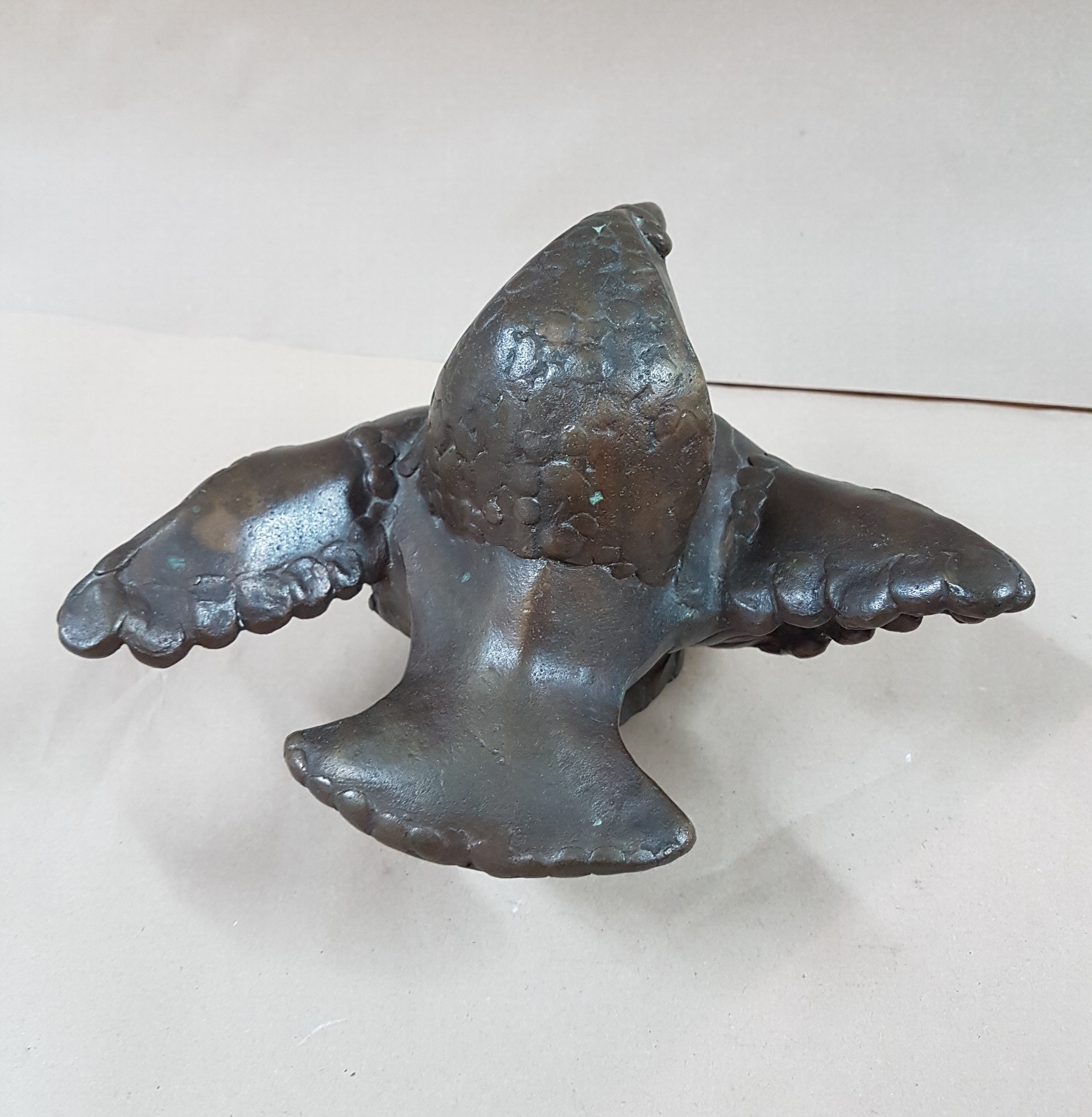 Detail d: Gernot Rumpf, geb. 1941 Kaiserslautern, Taubendritsche, Bronzeguss, signiert, ca. 14x16x21cmcm