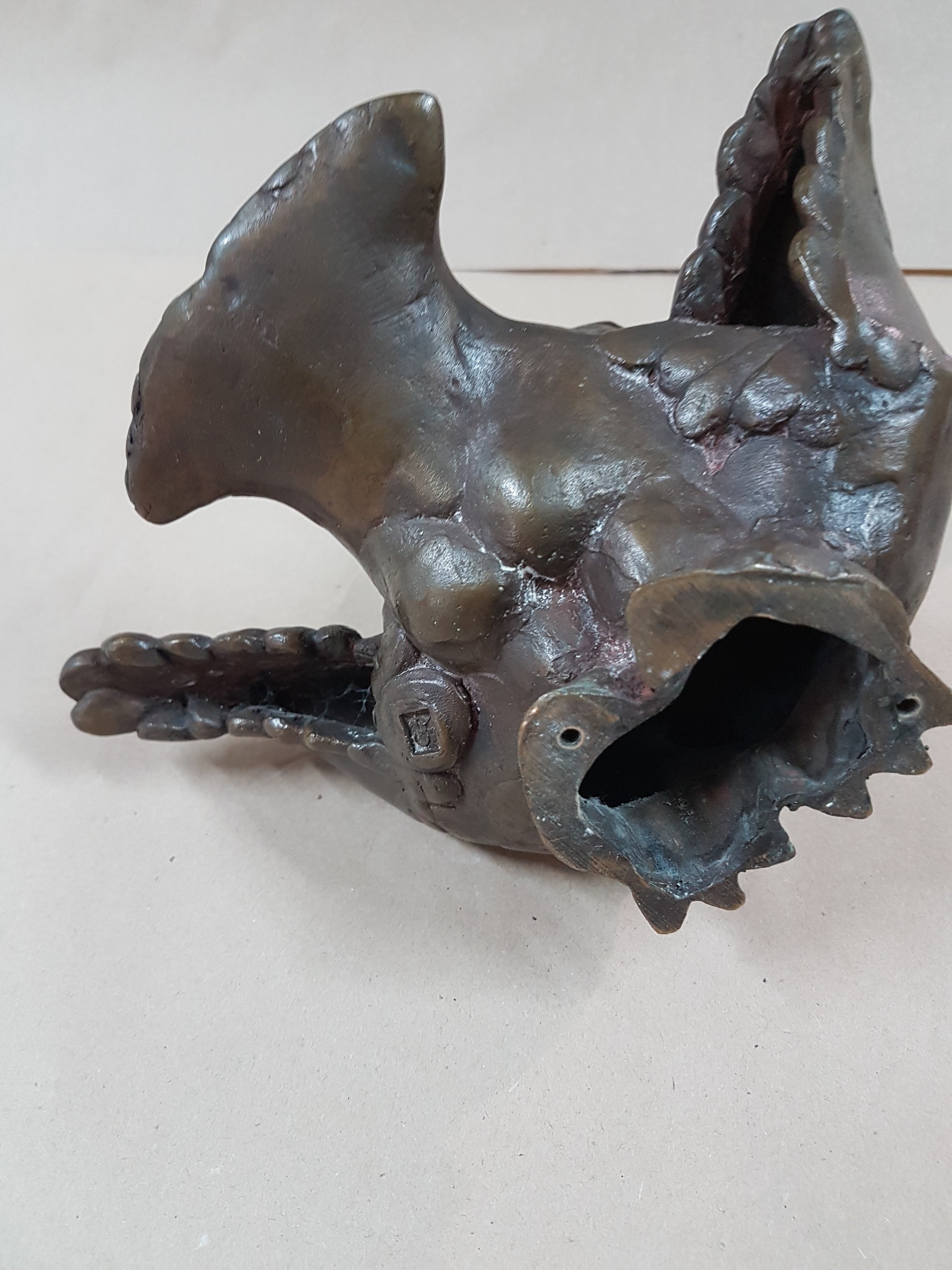 Detail e: Gernot Rumpf, geb. 1941 Kaiserslautern, Taubendritsche, Bronzeguss, signiert, ca. 14x16x21cmcm