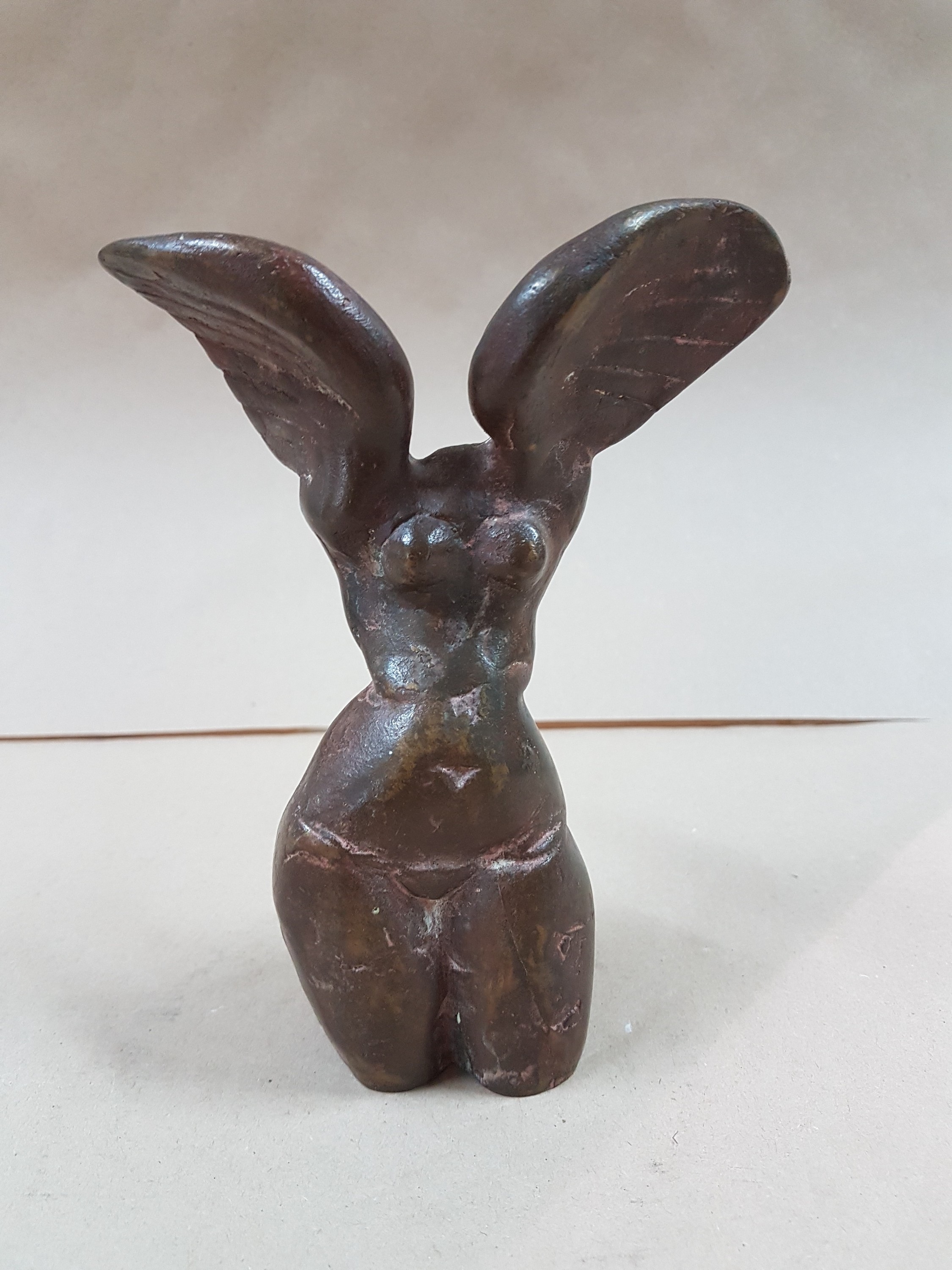 Detail a: Gernot Rumpf, geb. 1941 Kaiserslautern, geflügelter Akt, Bronzeguss, num. IV/V, H. ca. 16.5cm