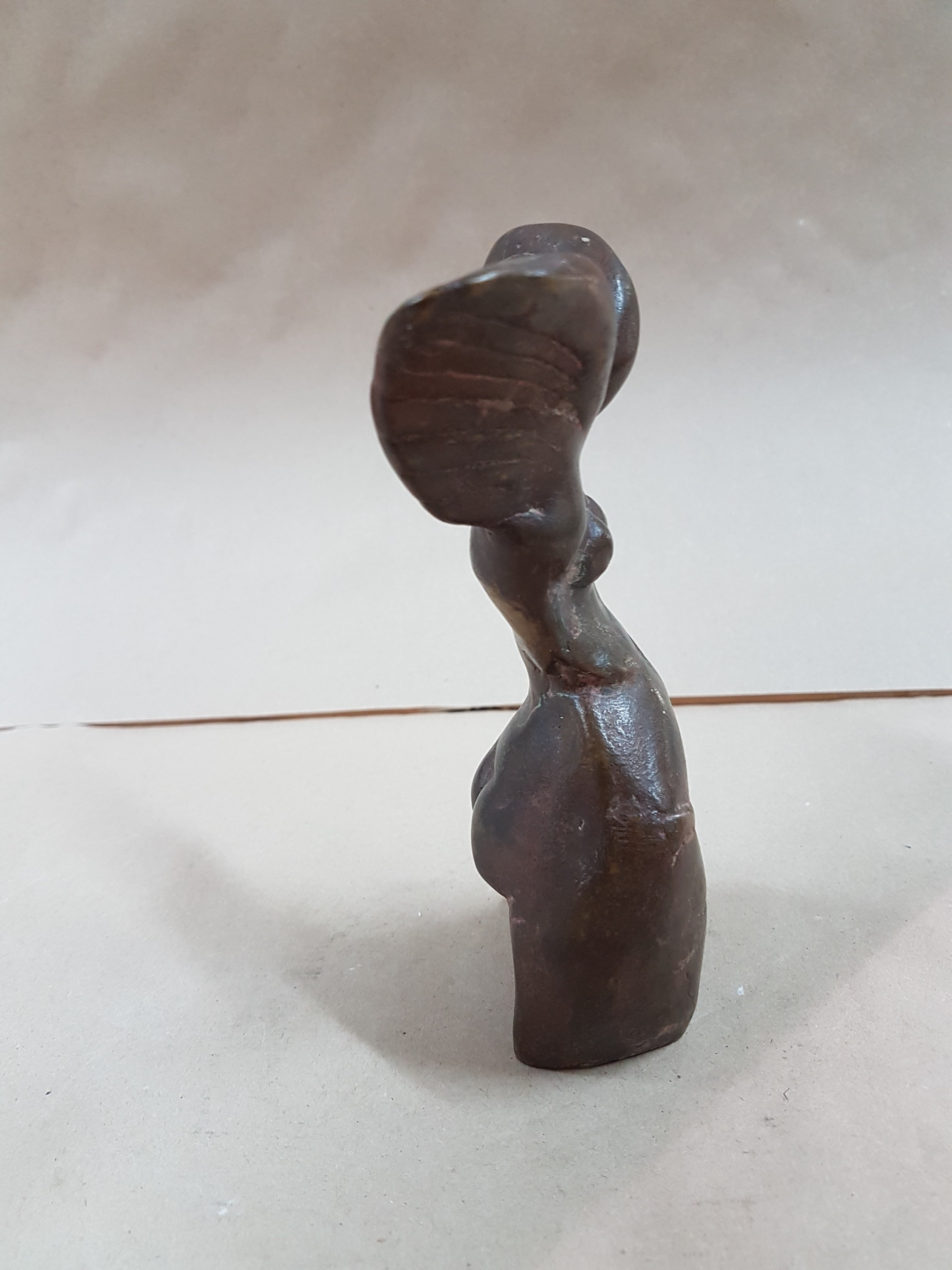 Detail b: Gernot Rumpf, geb. 1941 Kaiserslautern, geflügelter Akt, Bronzeguss, num. IV/V, H. ca. 16.5cm