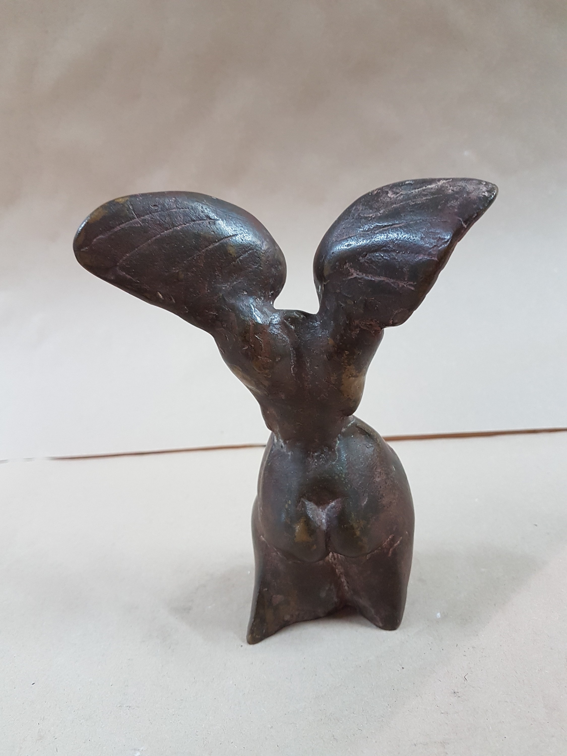 Detail c: Gernot Rumpf, geb. 1941 Kaiserslautern, geflügelter Akt, Bronzeguss, num. IV/V, H. ca. 16.5cm