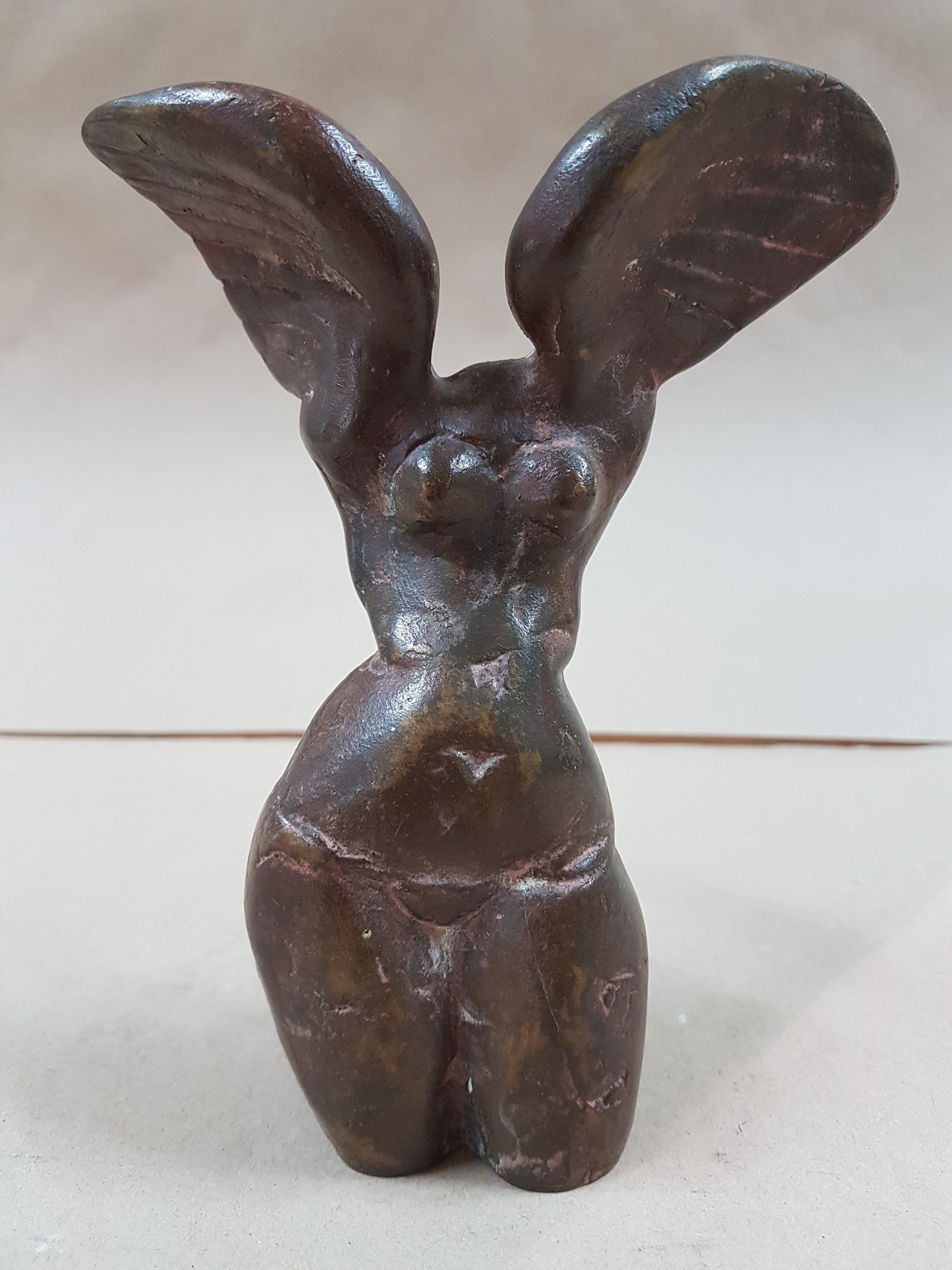 Detail e: Gernot Rumpf, geb. 1941 Kaiserslautern, geflügelter Akt, Bronzeguss, num. IV/V, H. ca. 16.5cm