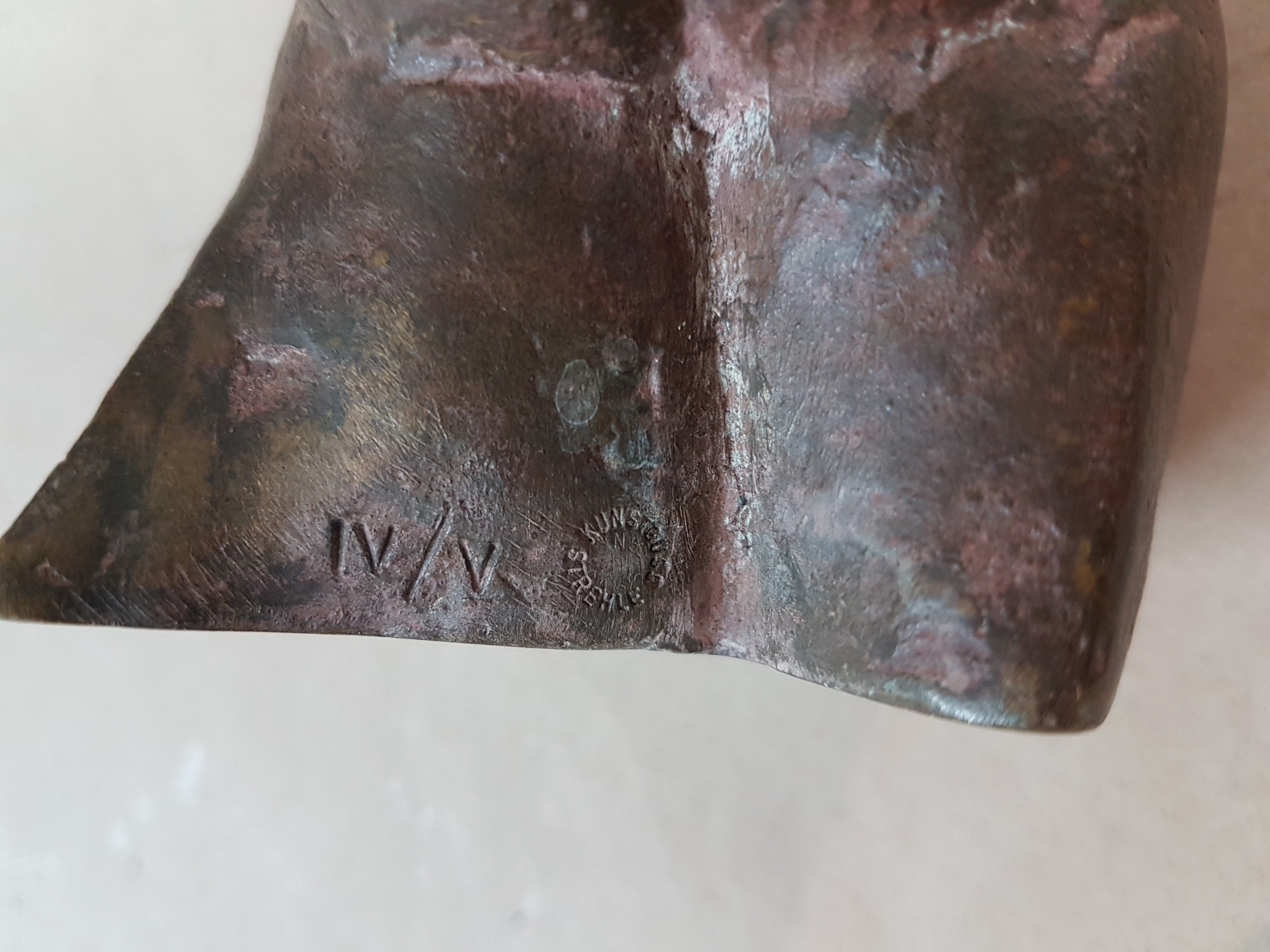 Detail g: Gernot Rumpf, geb. 1941 Kaiserslautern, geflügelter Akt, Bronzeguss, num. IV/V, H. ca. 16.5cm