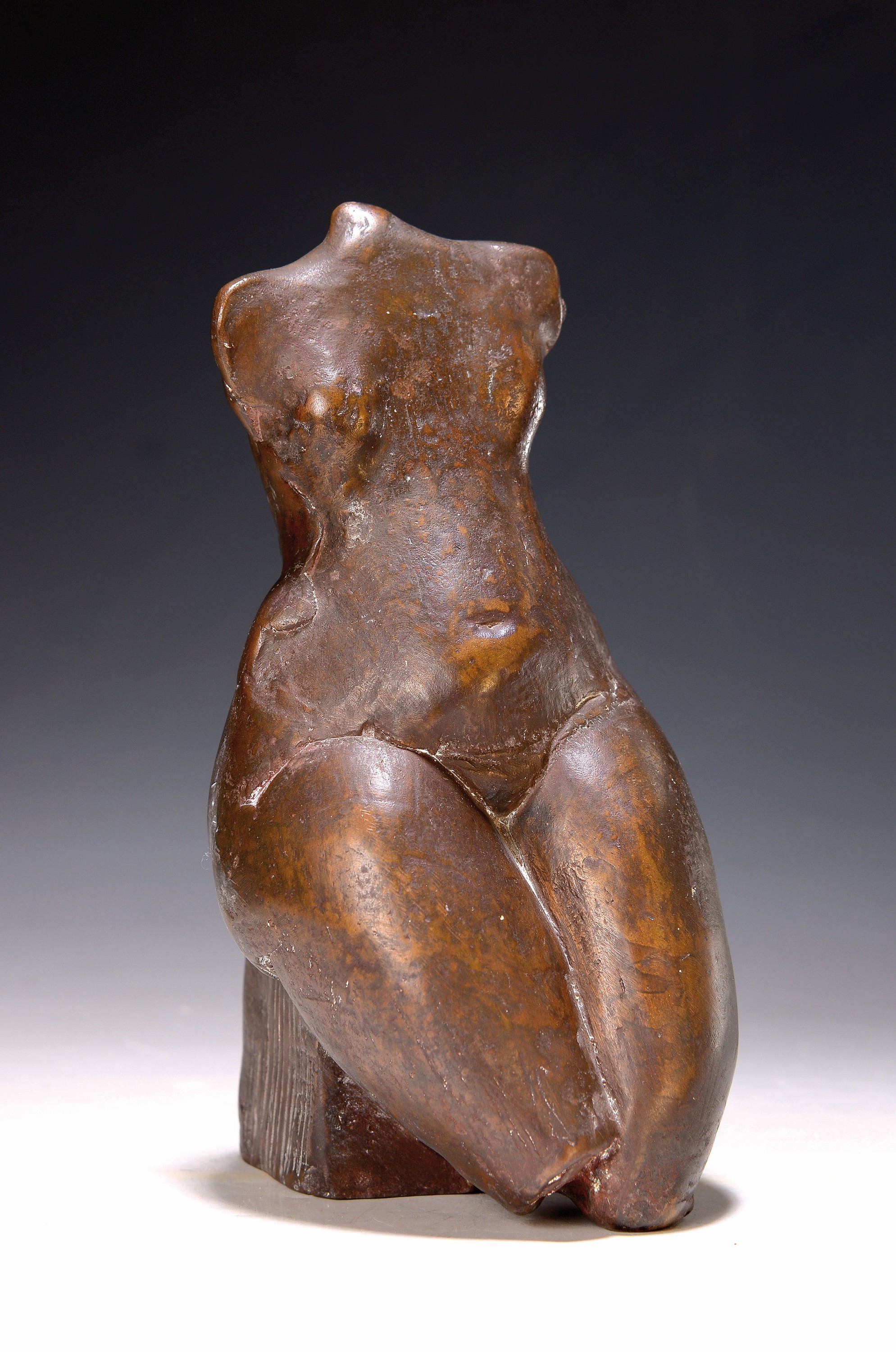 Detail k: Gernot Rumpf, geb. 1941 Kaiserslautern, weiblicher Torso, Bronzeguss, signiert, H. ca. 23cm
