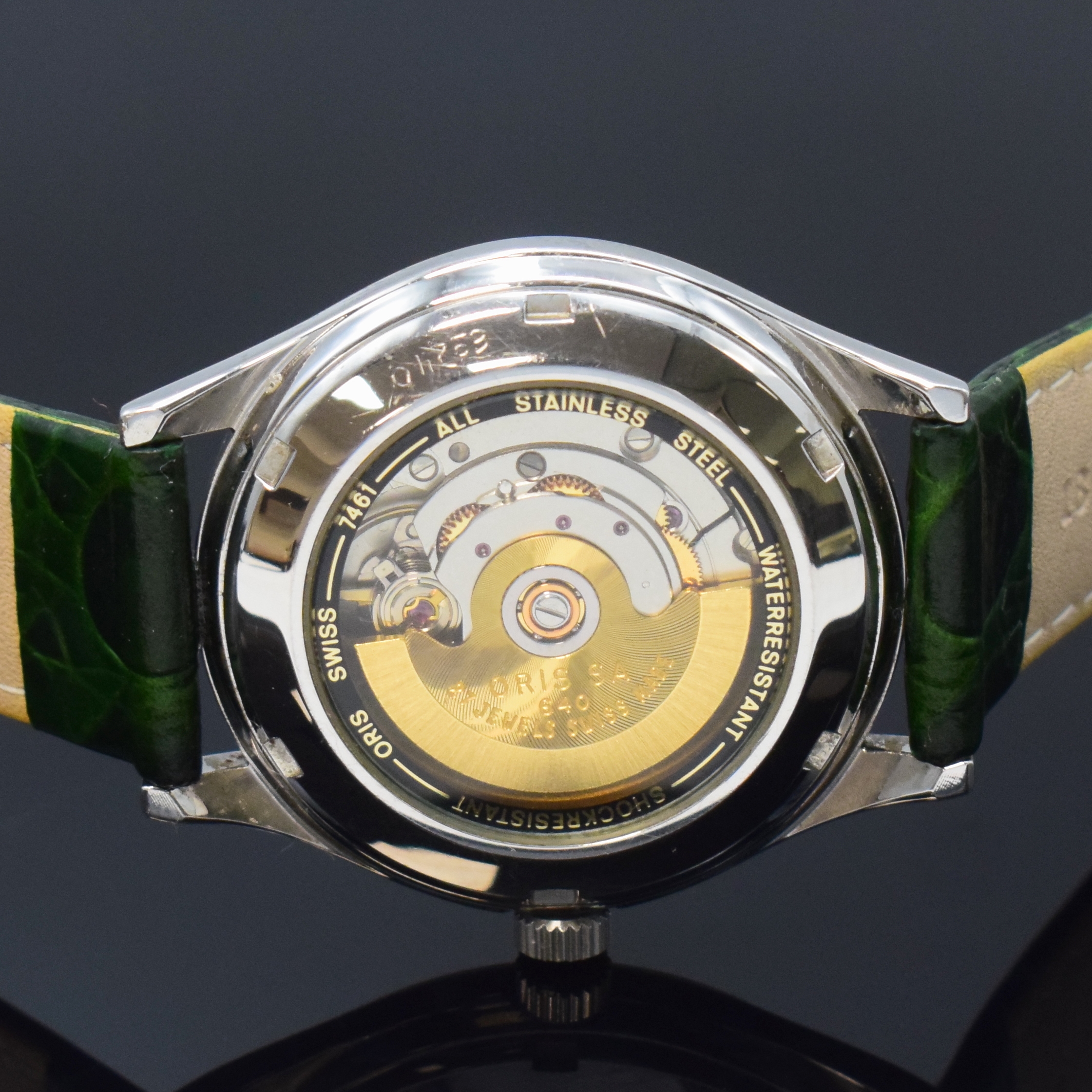 Detail d: ORIS Herrenarmbanduhr in Edelstahl mit Zeigerdatum Referenz 7461, Schweiz um 1995, Automatik, beids. vergl. Geh., Boden verschr., silb. teils guill. ...