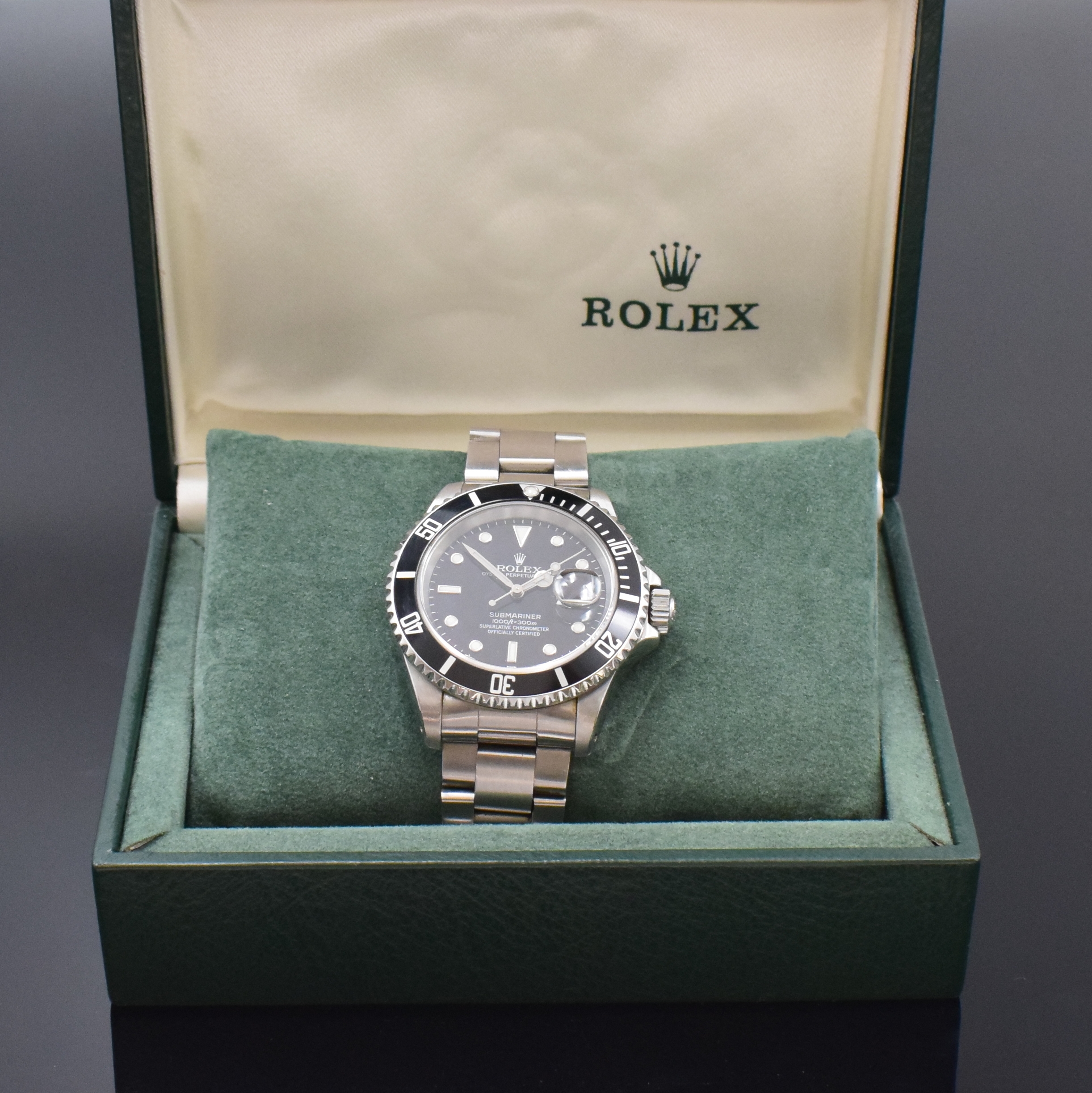 Detail e: ROLEX Herrenarmbanduhr Oyster Perpetual Date Submariner Referenz 16610, Schweiz verk. lt. beil. Pap. 11/1992, Automatik, N-Serie, Chronometer der ...