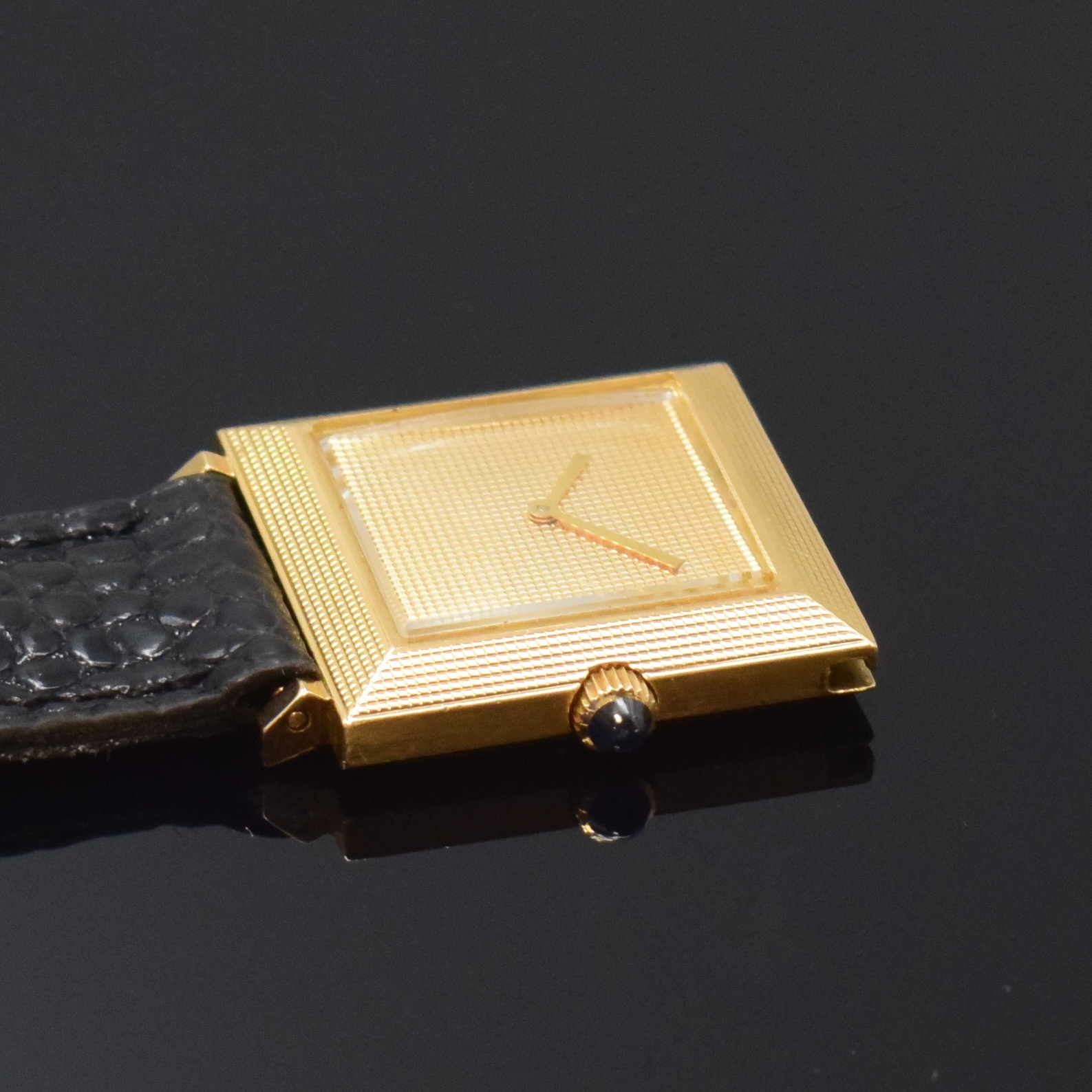 Detail b: BOUCHERON Armbanduhr in GG 750/000, Schweiz um 1960, Handaufzug, patentiertes, über Anstoss abnehmbares orig. Lederband, Boden aufgedr., ...
