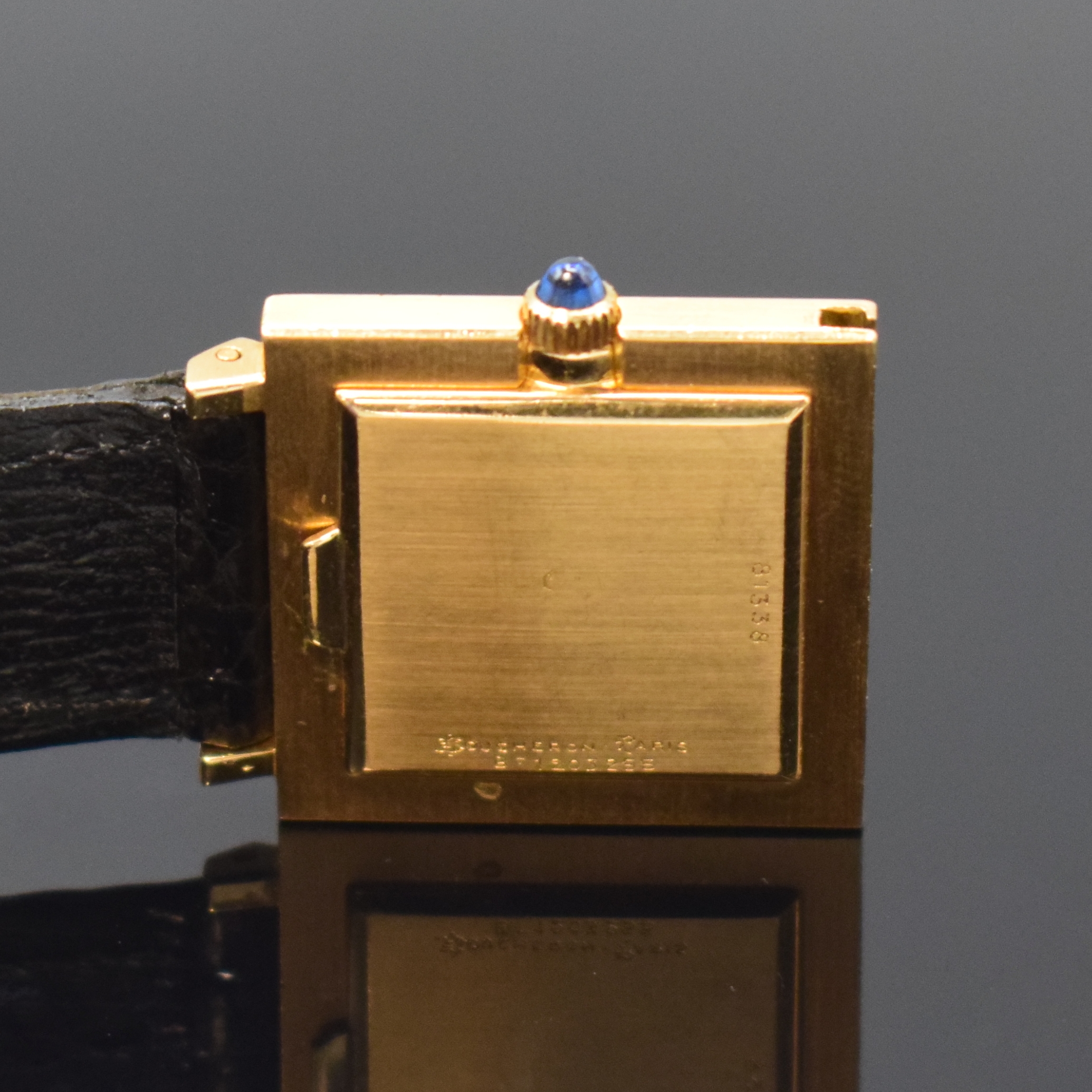 Detail d: BOUCHERON Armbanduhr in GG 750/000, Schweiz um 1960, Handaufzug, patentiertes, über Anstoss abnehmbares orig. Lederband, Boden aufgedr., ...