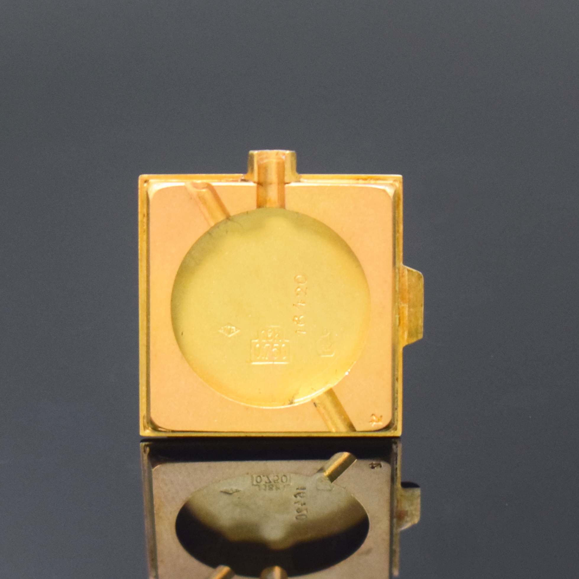 Detail f: BOUCHERON Armbanduhr in GG 750/000, Schweiz um 1960, Handaufzug, patentiertes, über Anstoss abnehmbares orig. Lederband, Boden aufgedr., ...
