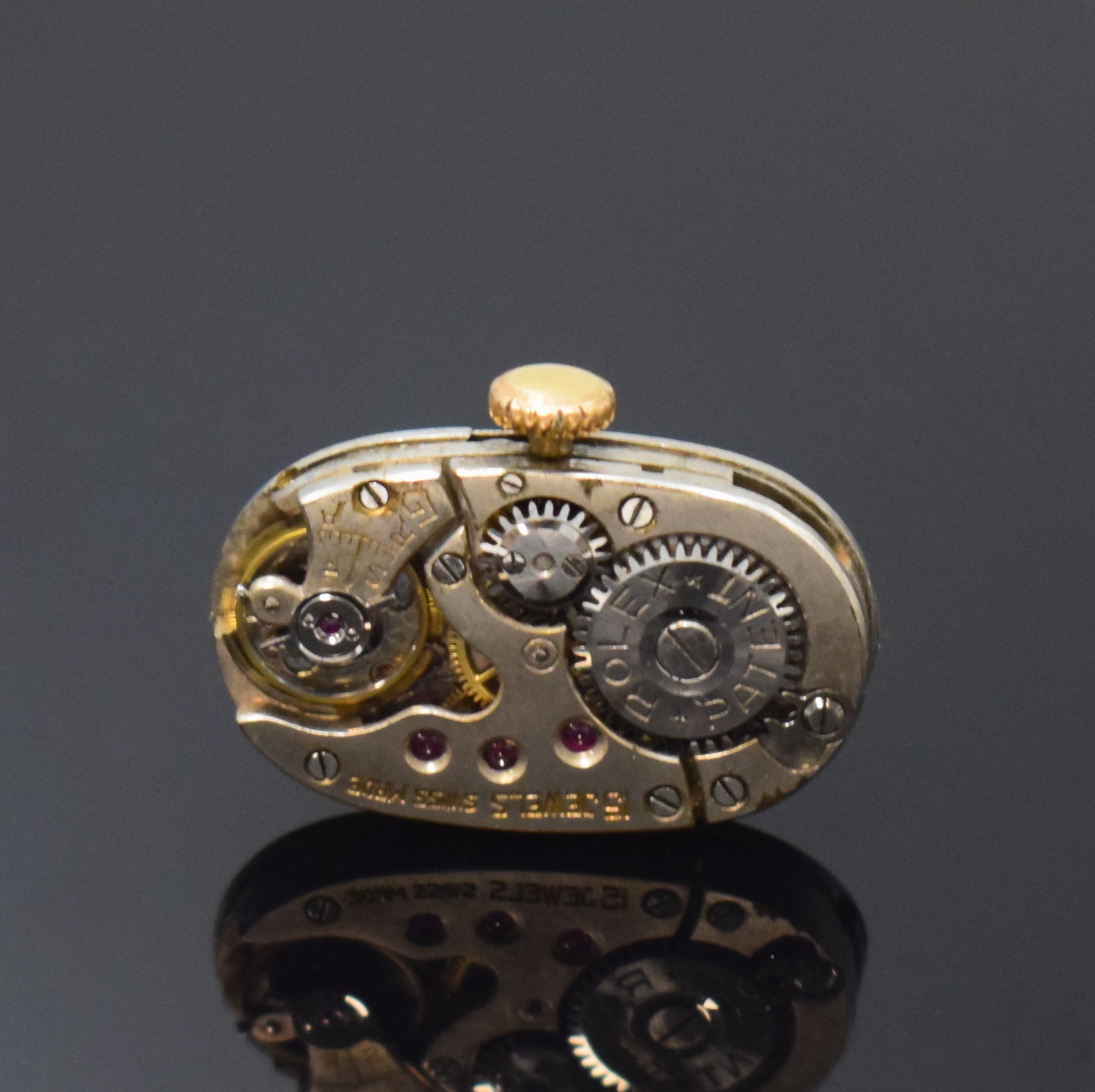 Detail f: ROLEX Damenarmbanduhr in GG 375/000, Schweiz um 1925, Handaufzug, Scharnierboden, vers. Zifferbl. rest., arab. Zahlen, gebl. Zeiger, sign. Ankerwerk, ...