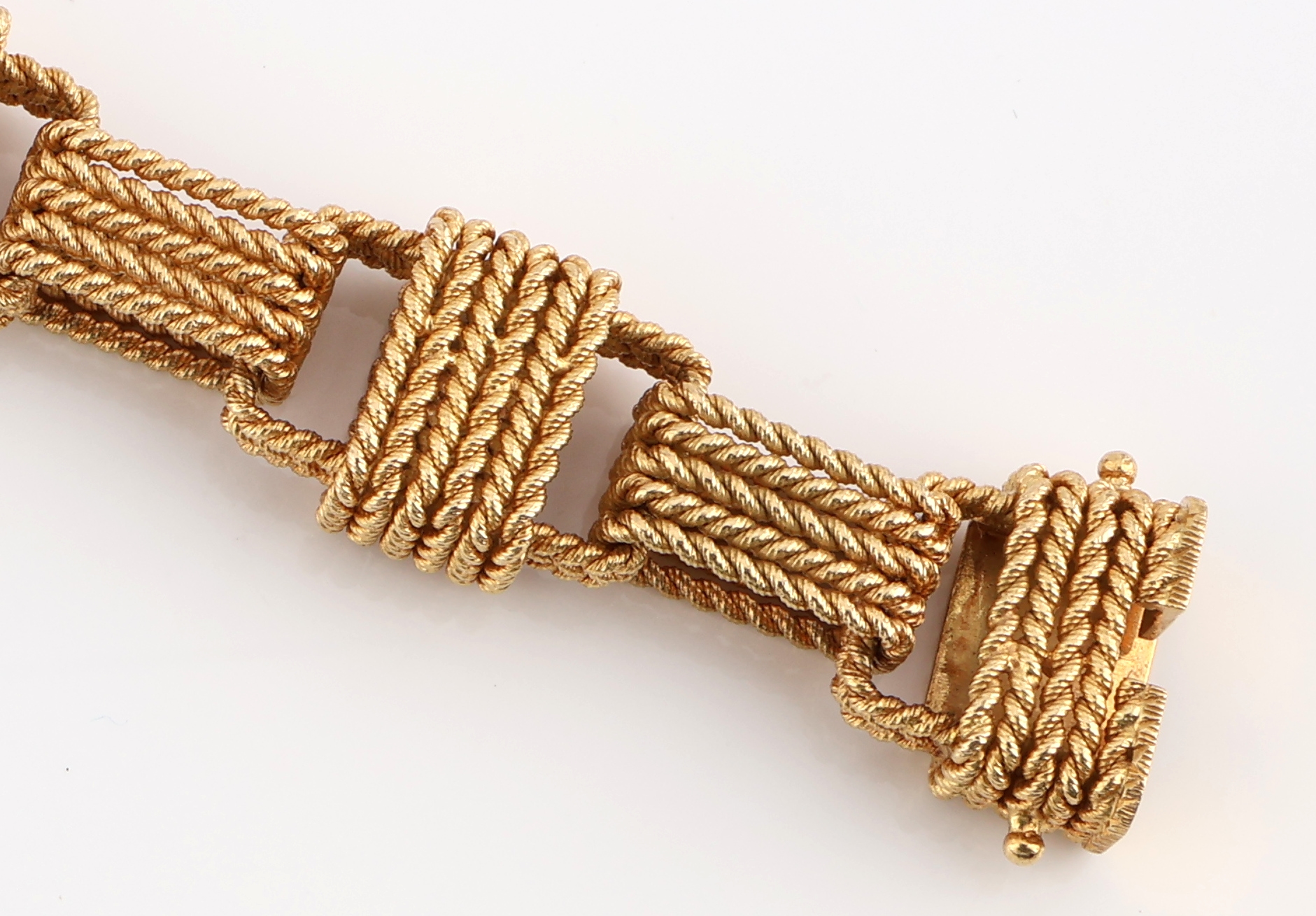 Detail e: Ausgefallenes 18 kt Gold Armband, GG 750/000, qualitätvolle Goldschmiedearbeit, Glieder in Form von Quadern aus 3 bis 6 gekordelten Strängen, L. ...