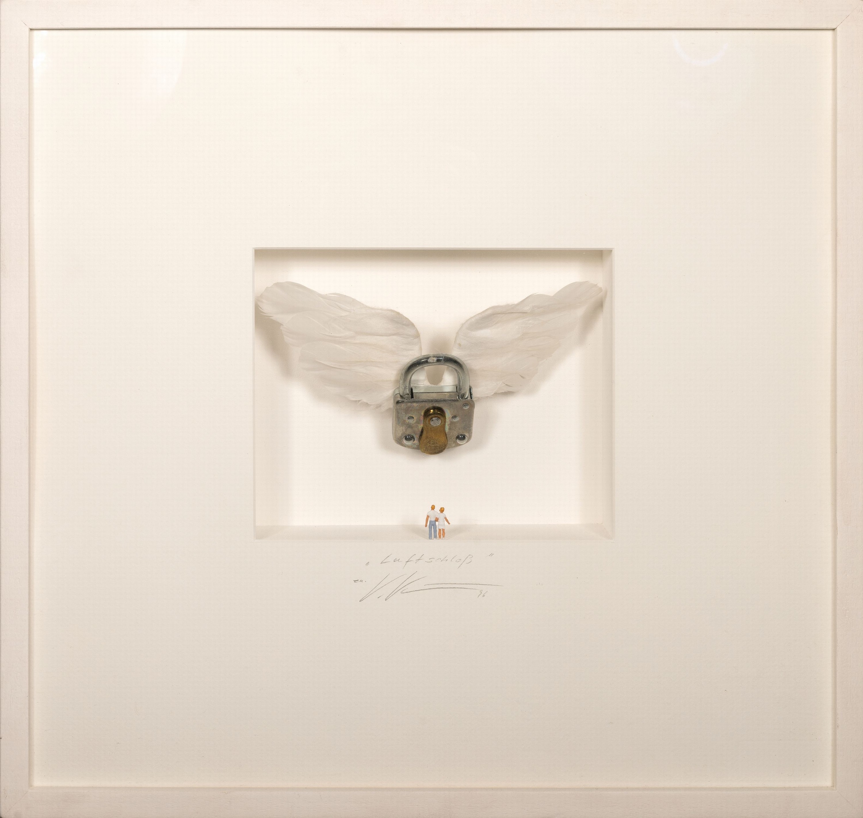 Detail k: Volker Kühn, 1948 Neuenkirchen-2023, "Luftschloß", 1996, Objektkasten mit 3D-Objekt, weißer Rahmen unter Glas, 44x46 cm