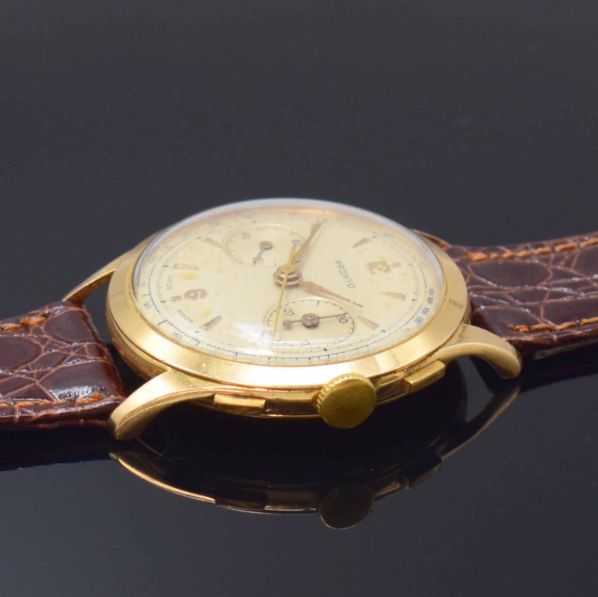 Detail b: PRONTO Schaltradchronograph Kaliber Valjoux 23 in GG 750/000, Schweiz um 1950, Handaufzug, Boden aufgedr., silb. Zifferbl. pat./fl., gold. Std.-Ind. ...