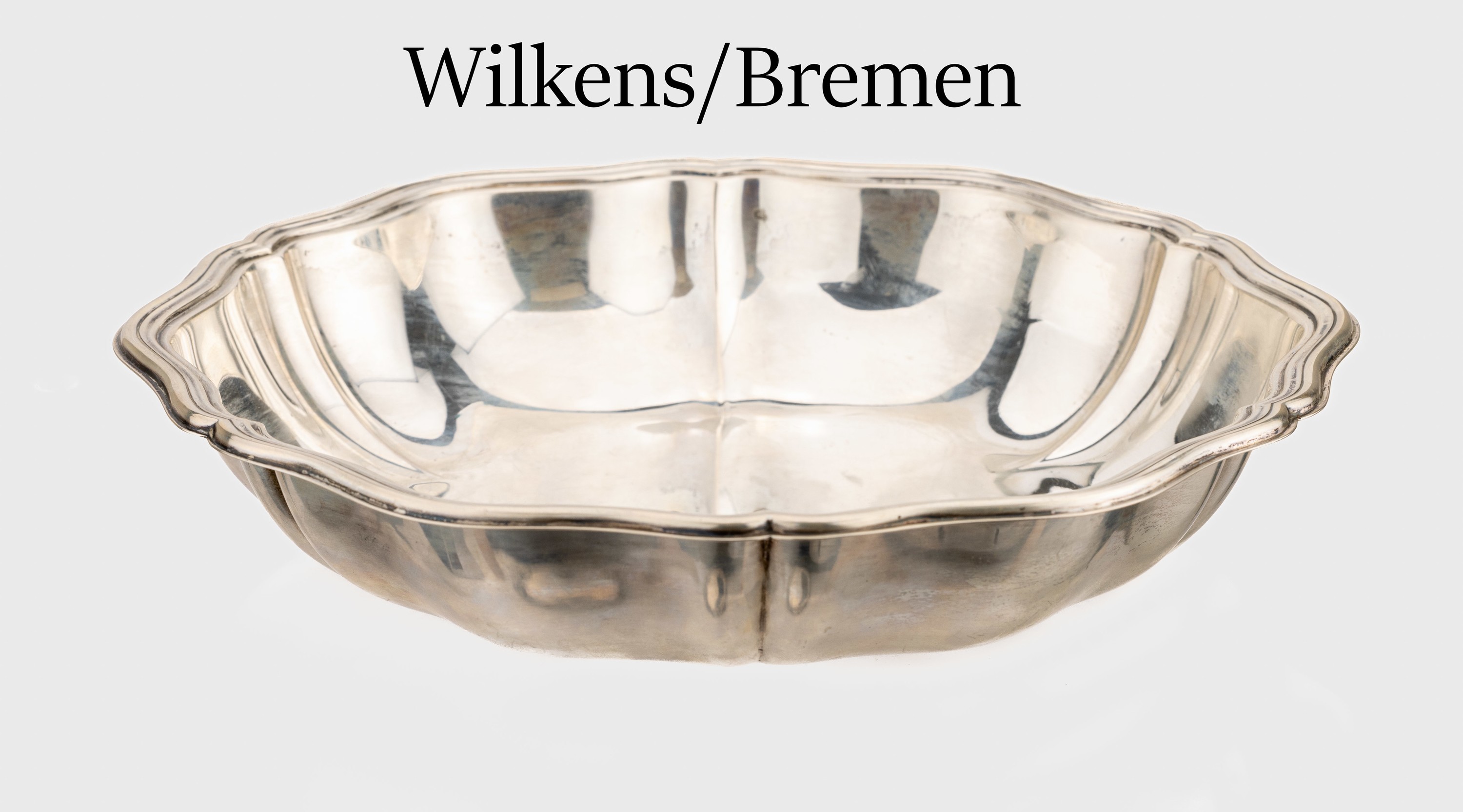 Anbietschale, 830er Silber, deutsch, Rand hochgezogen, Fahne geschwungen, D. ca. 26 cm, H. ca. 4.5 cm, ca. 343 g, Hersteller Wilkens/Bremen