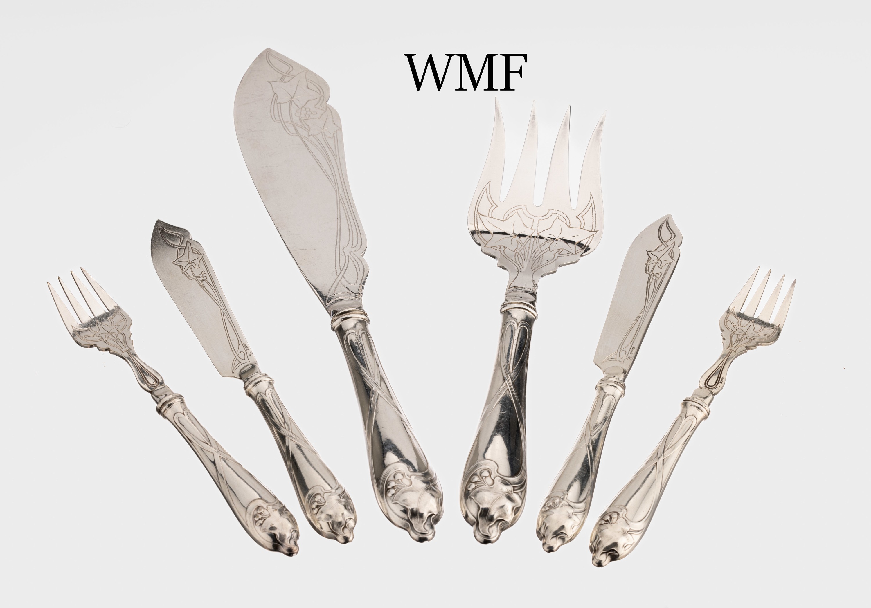 Fischbesteck für8 Personen, WMF, um 1902 -10, Atelierentwurf aus dem Jahre 1902, Efeu mit geschwungenen Bändern, Gebrauchsteile Stahl mit ...