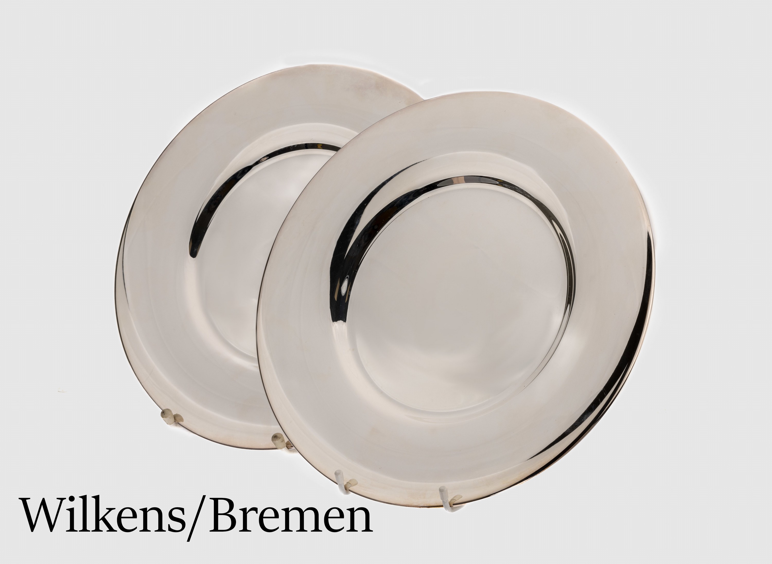 12 Platzteller, versilbert, Wilkens/Bremen,schlichtes zeitloses Design, D. ca. 30 cm, sign., min. Gebr.-Spuren, jeder Teller in Textilhülle, NP: ...