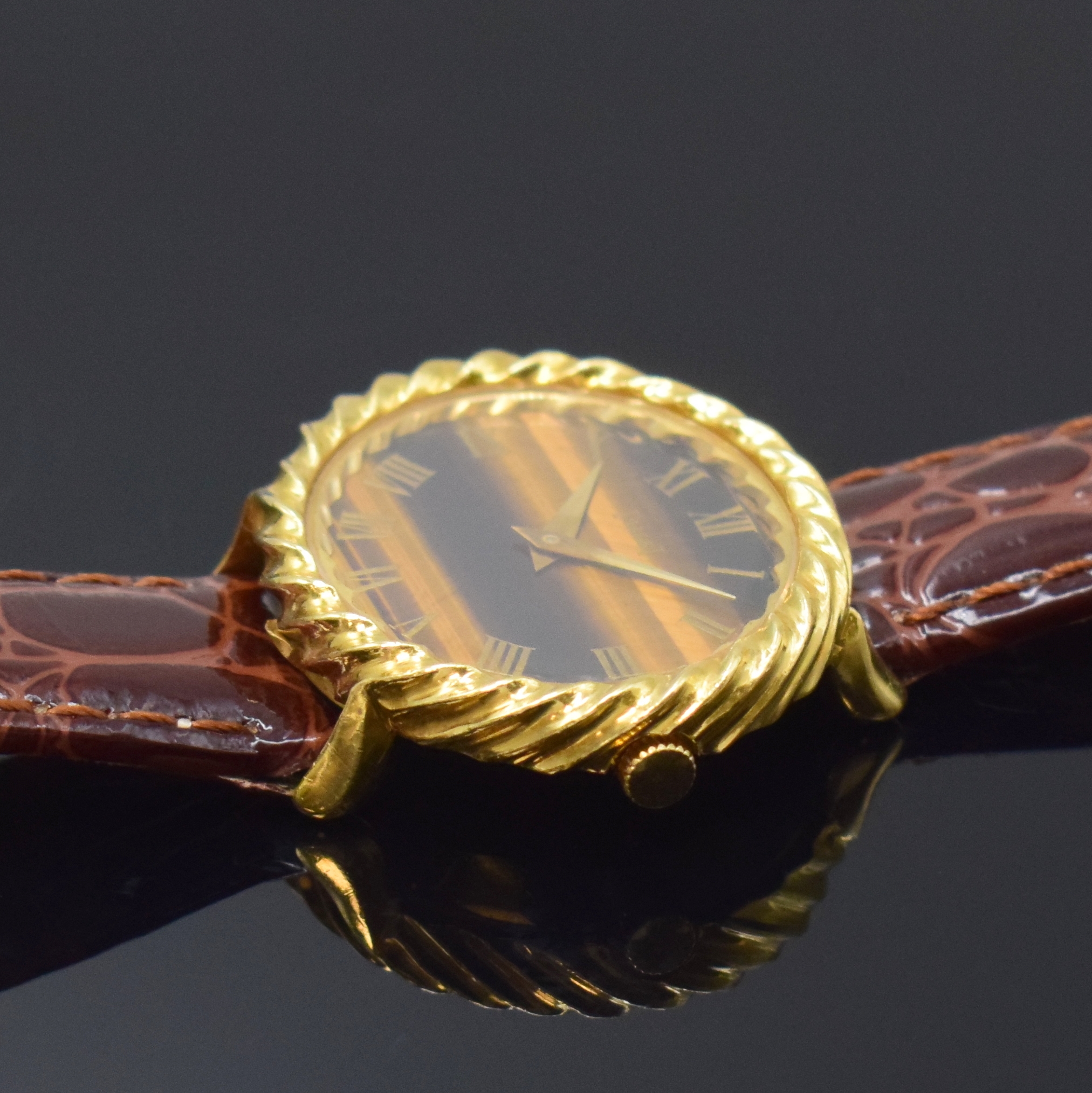 Detail b: PIAGET Damenarmbanduhr in GG 750/000 Referenz 9803, Schweiz um 1960, Handaufzug, ovales Geh., Boden 2-fach verschr., Tigerauge- Zifferbl. m. röm. ...